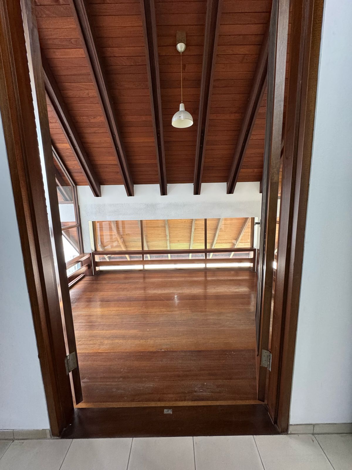 Rumah Sewa Bisa Kantor, Dekat Area Senayan, Lantai Parket