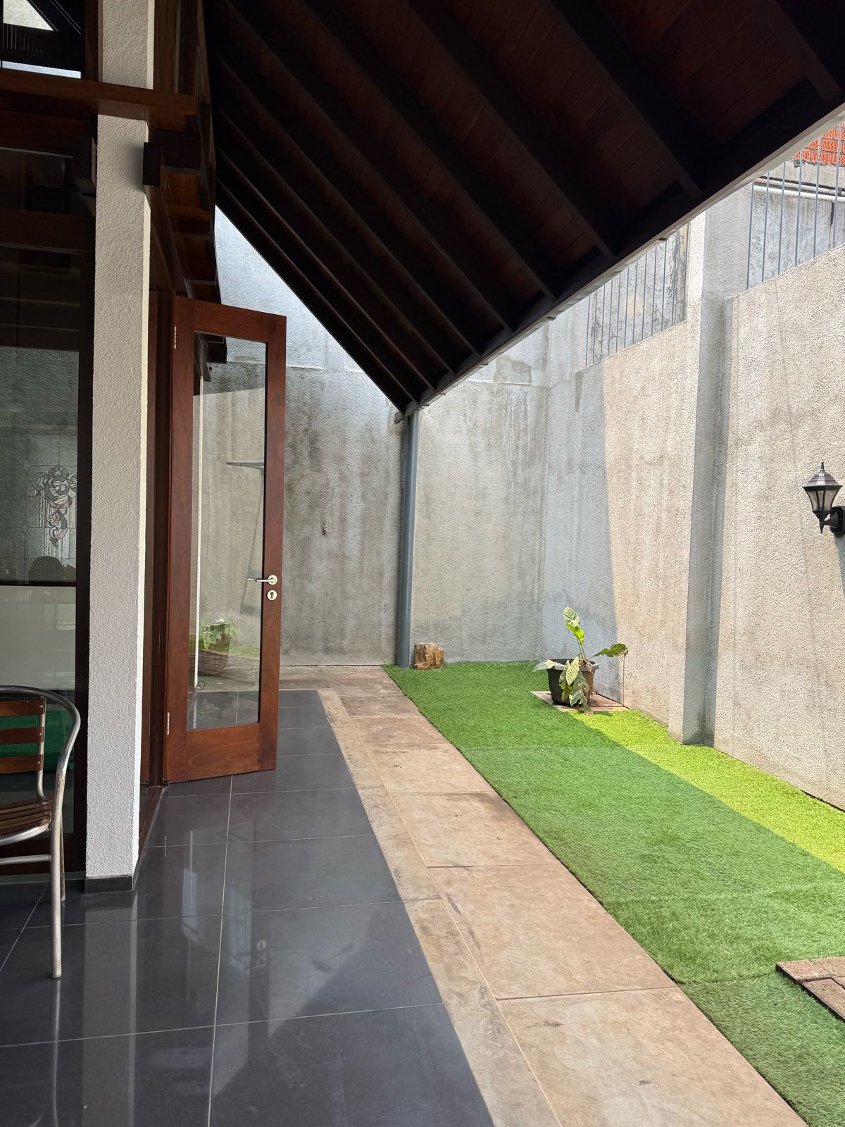 Rumah Sewa Bisa Kantor, Dekat Area Senayan, Lantai Parket
