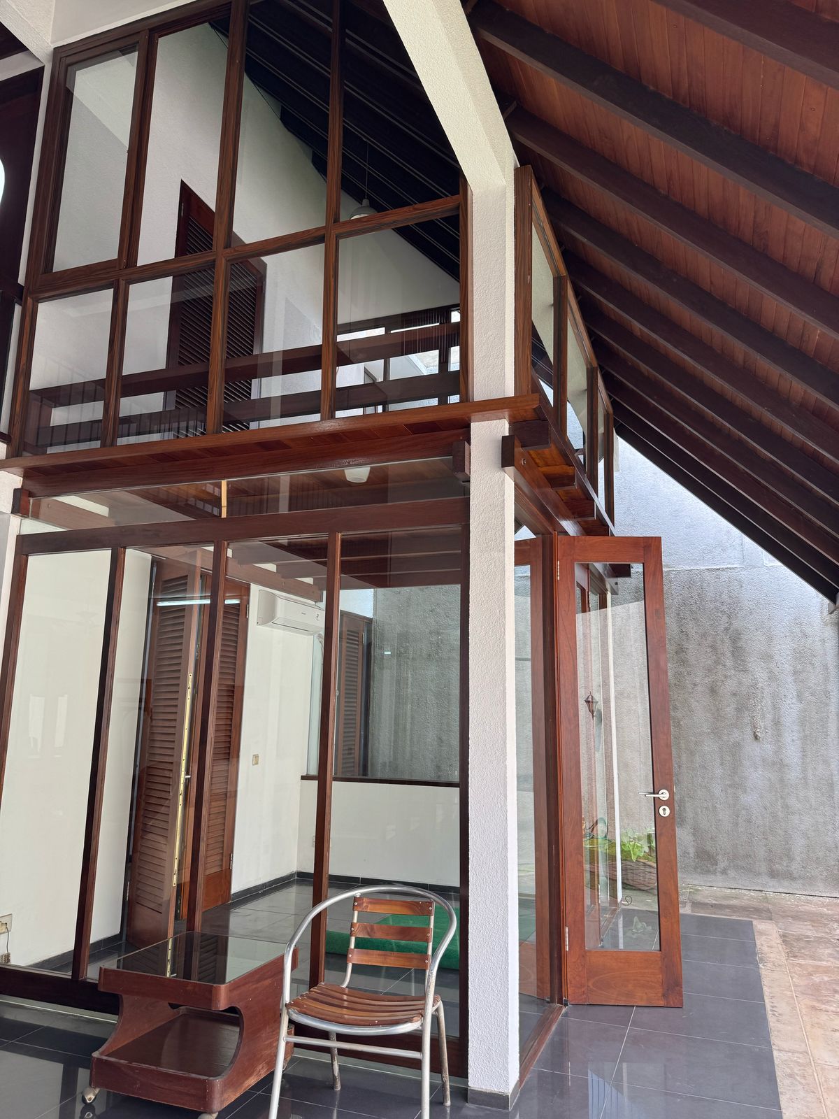 Rumah Sewa Bisa Kantor, Dekat Area Senayan, Lantai Parket