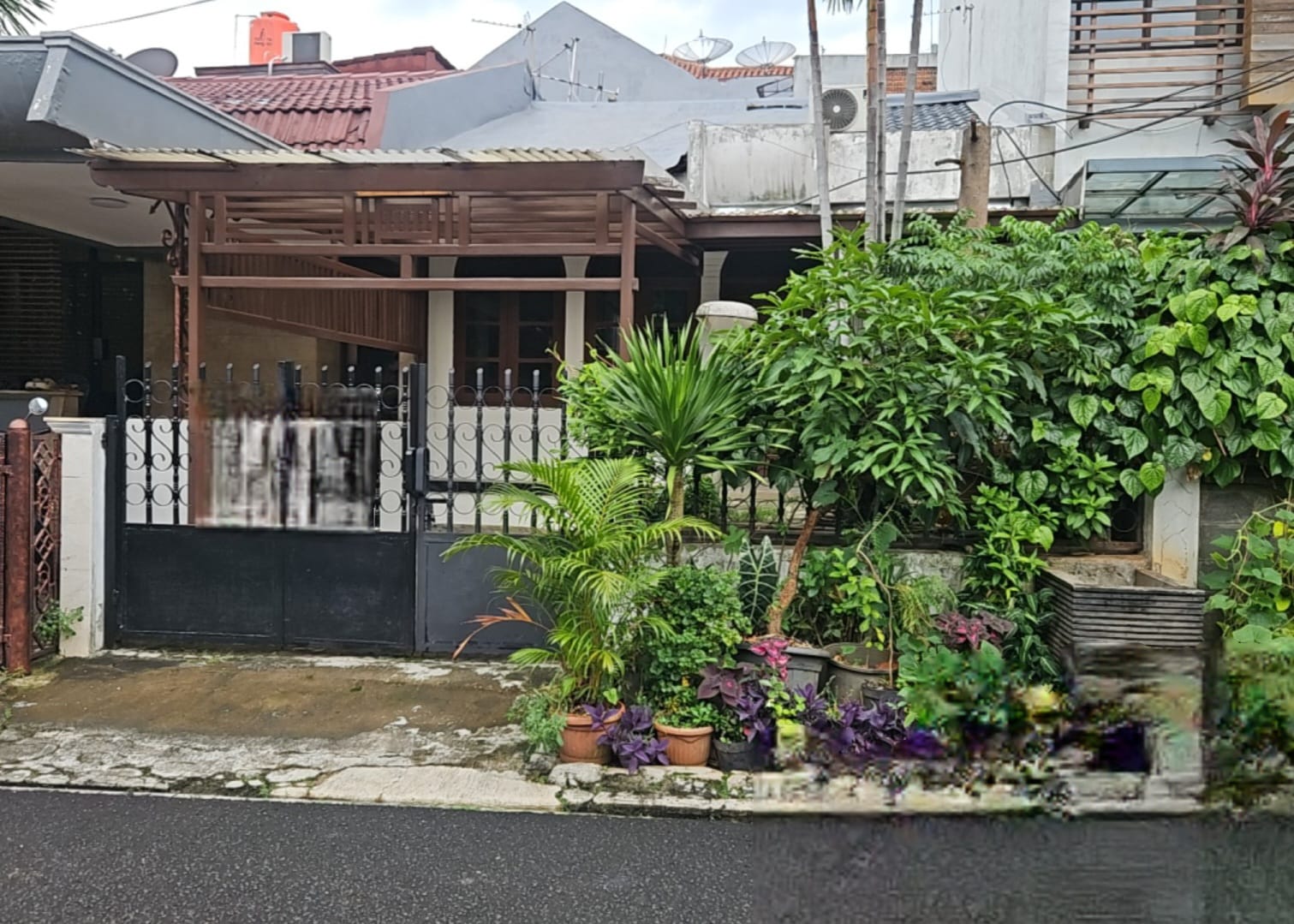 Sewa Rumah Lama 1 Lantai di Pondok Indah-Carport 1 Mobil
