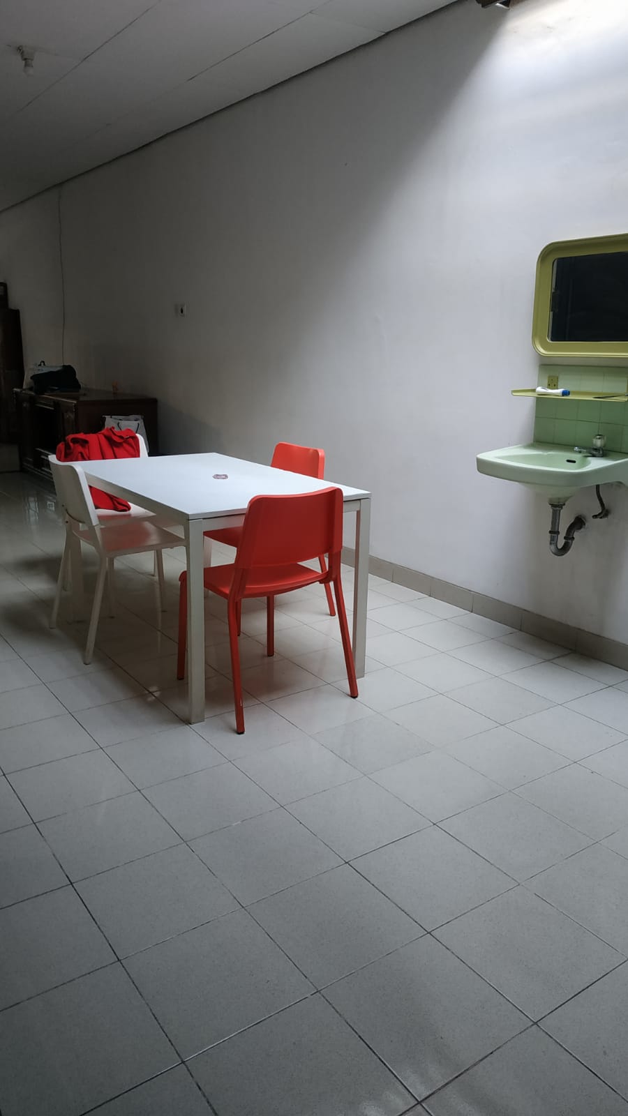 Sewa Rumah Lama 1 Lantai di Pondok Indah-Carport 1 Mobil