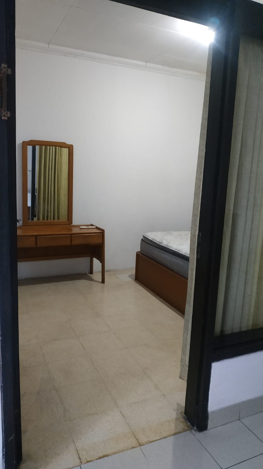 Sewa Rumah Lama 1 Lantai di Pondok Indah-Carport 1 Mobil