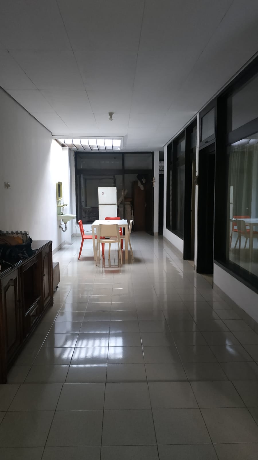 Sewa Rumah Lama 1 Lantai di Pondok Indah-Carport 1 Mobil