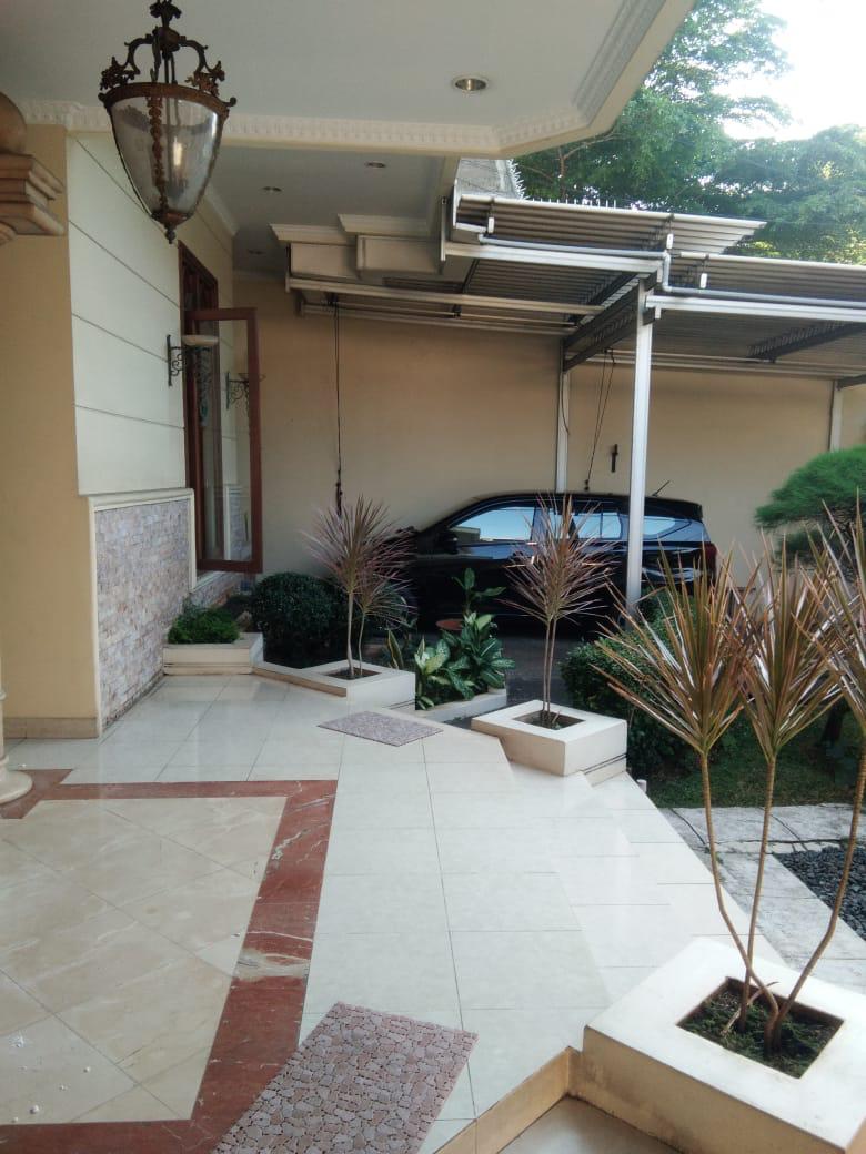 Rumah Semi Furnished, Taman Depan dan Belakang