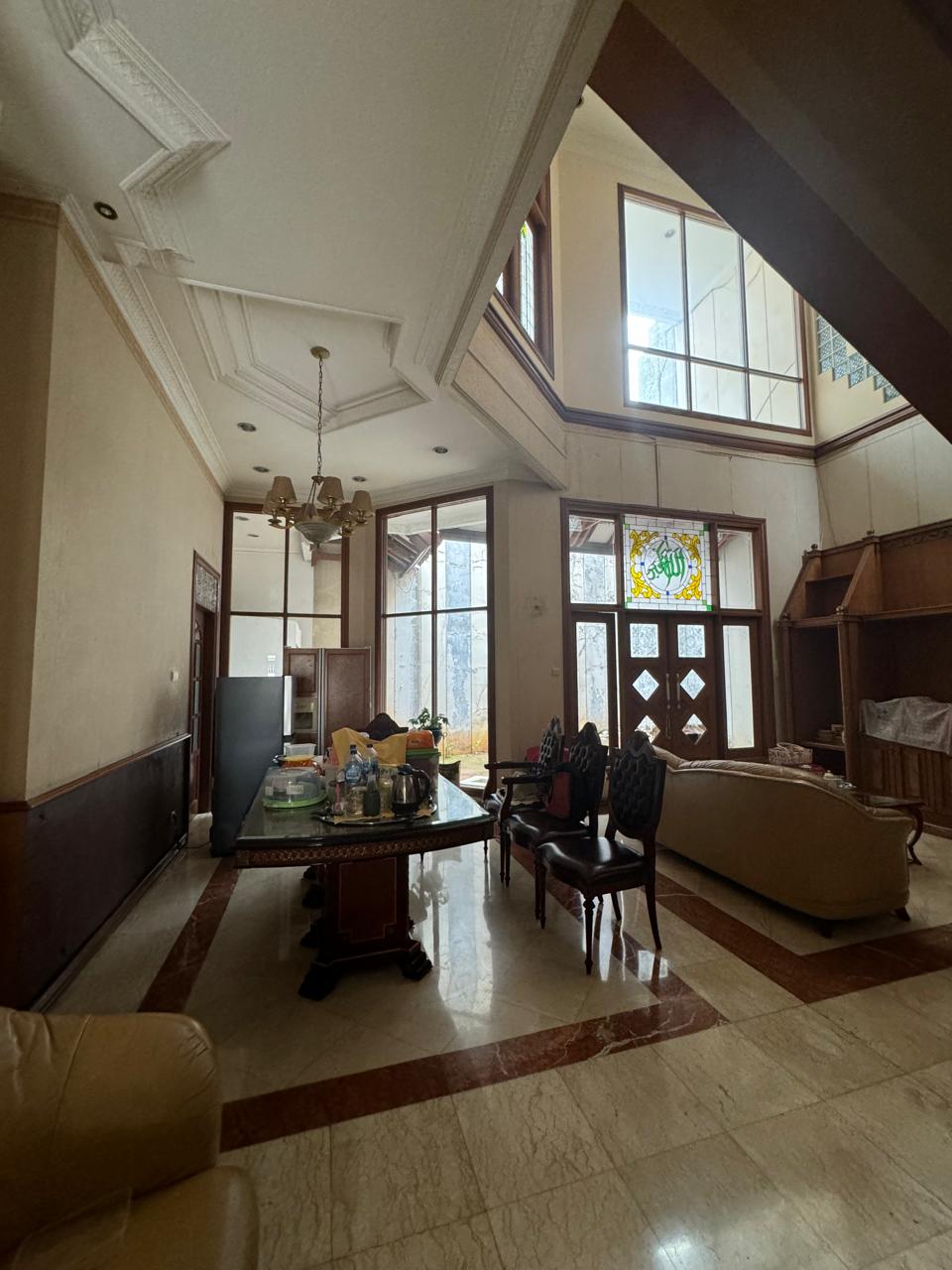 Rumah Semi Furnished, Taman Depan dan Belakang