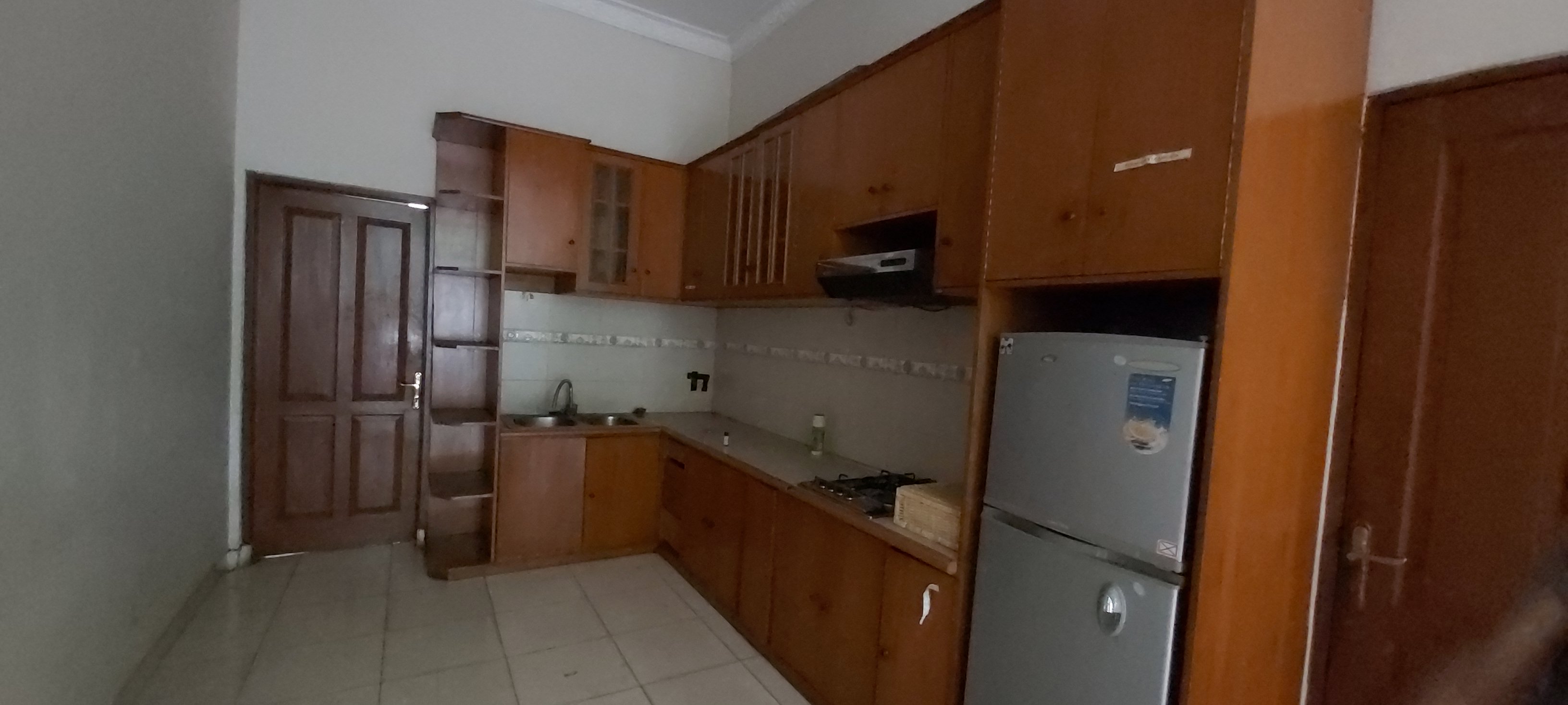 Rumah Siap Huni area Blok M - Bangunan 1 Lantai, Halaman Luas