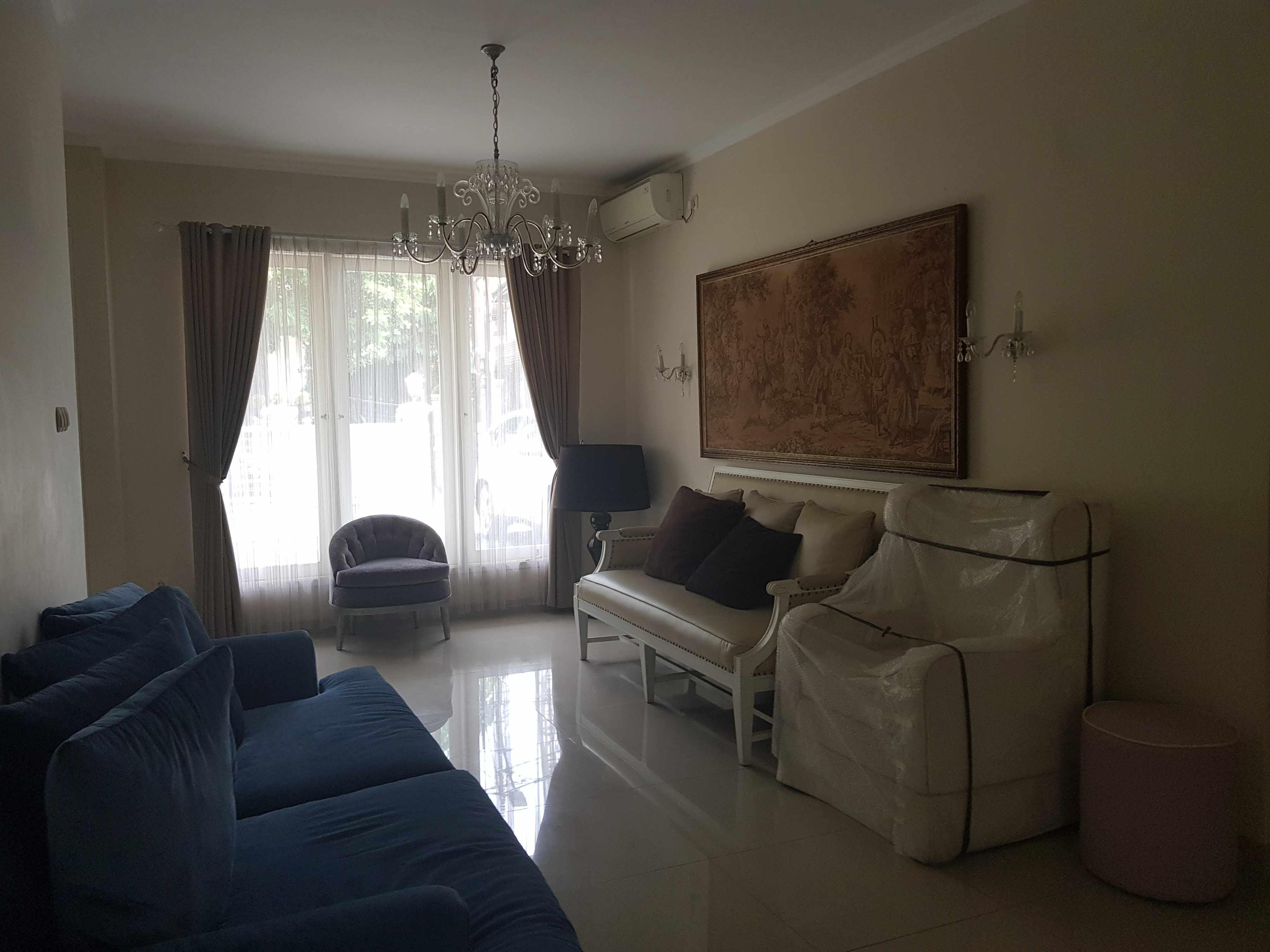 Rumah Cocok Kantor atau Rumah Tinggal di Lebak Bulus. Dekat MRT. Lokasi Strategis