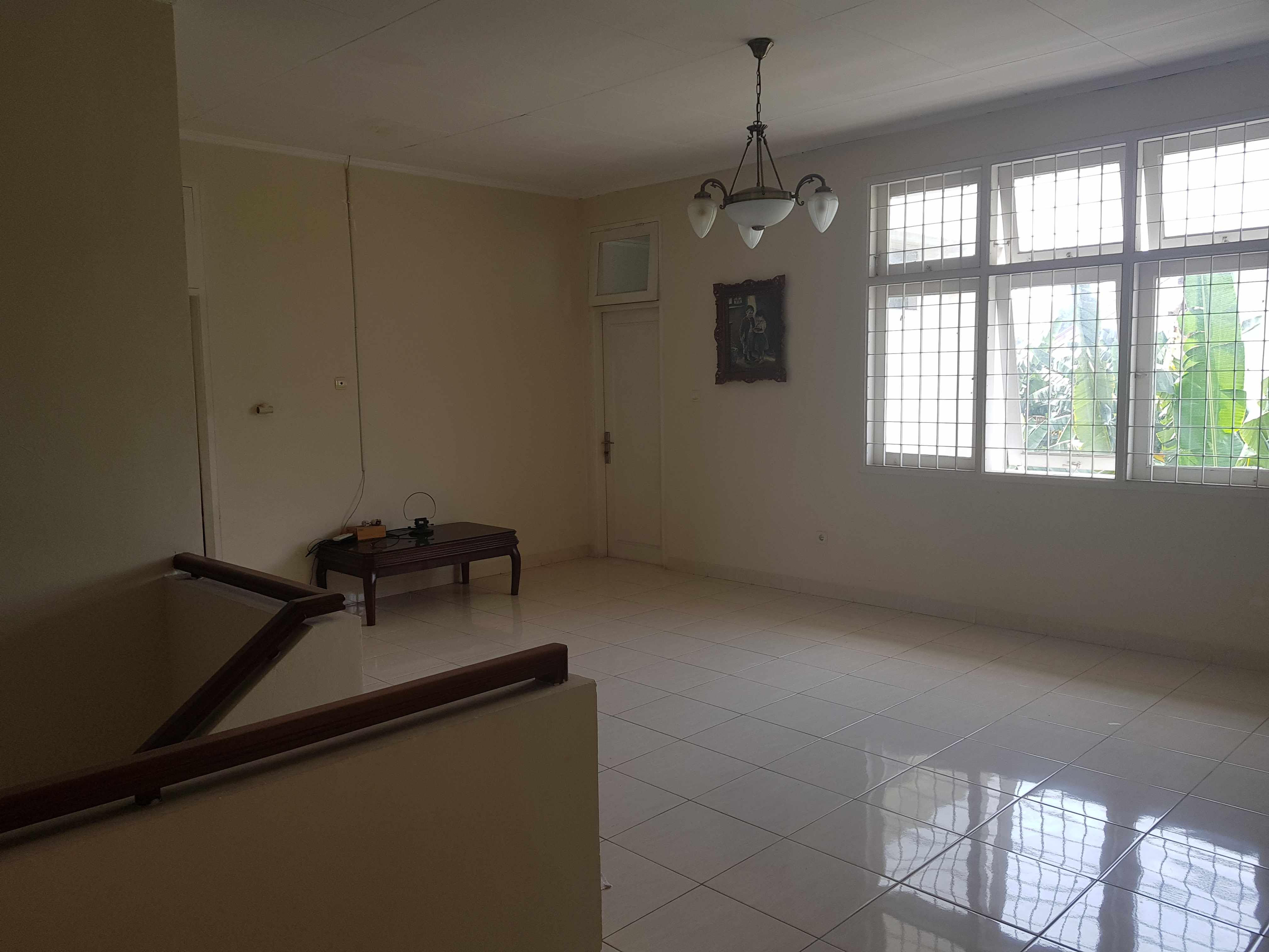 Rumah Cocok Kantor atau Rumah Tinggal di Lebak Bulus. Dekat MRT. Lokasi Strategis