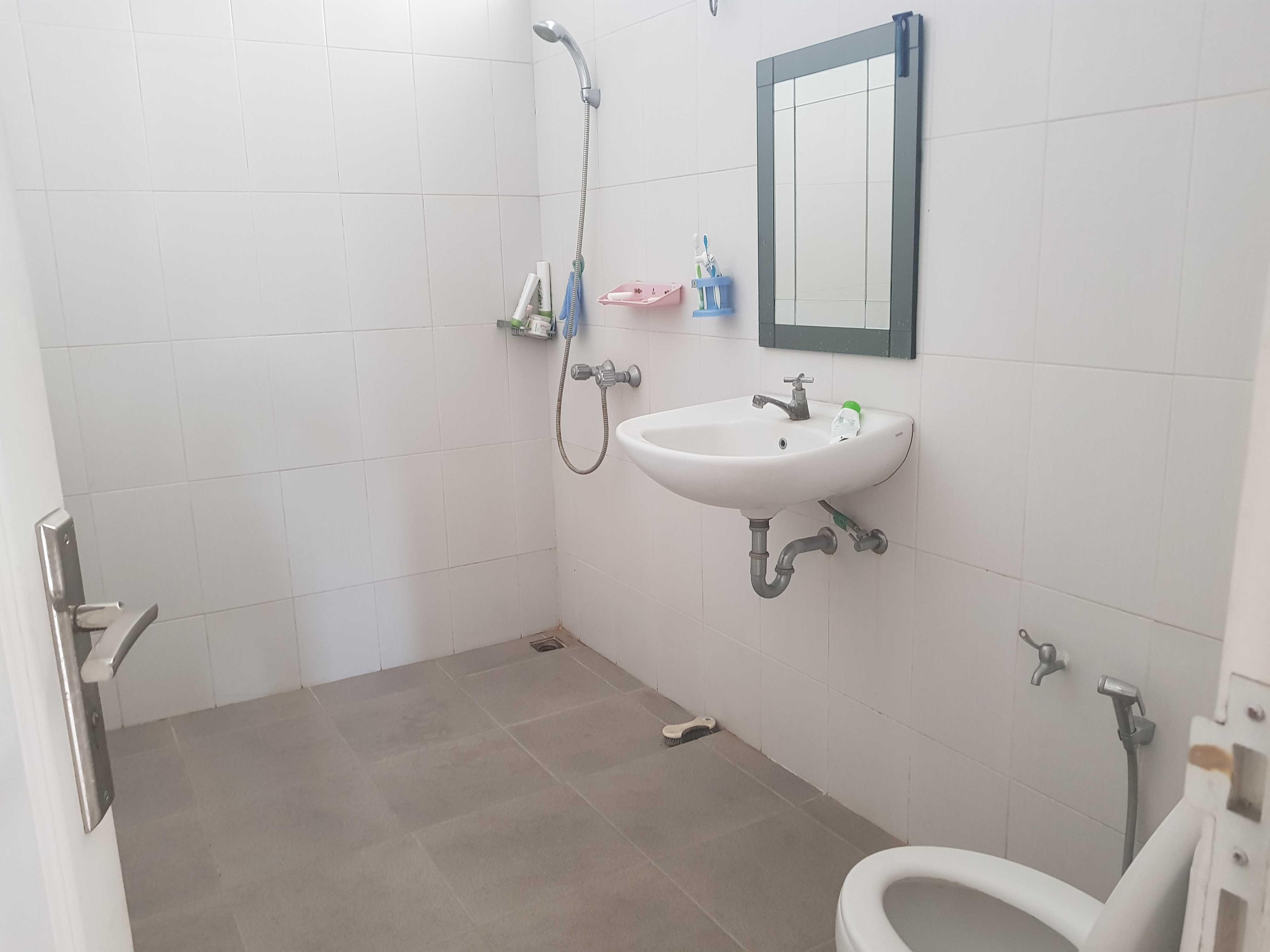 Rumah Cocok Kantor atau Rumah Tinggal di Lebak Bulus. Dekat MRT. Lokasi Strategis