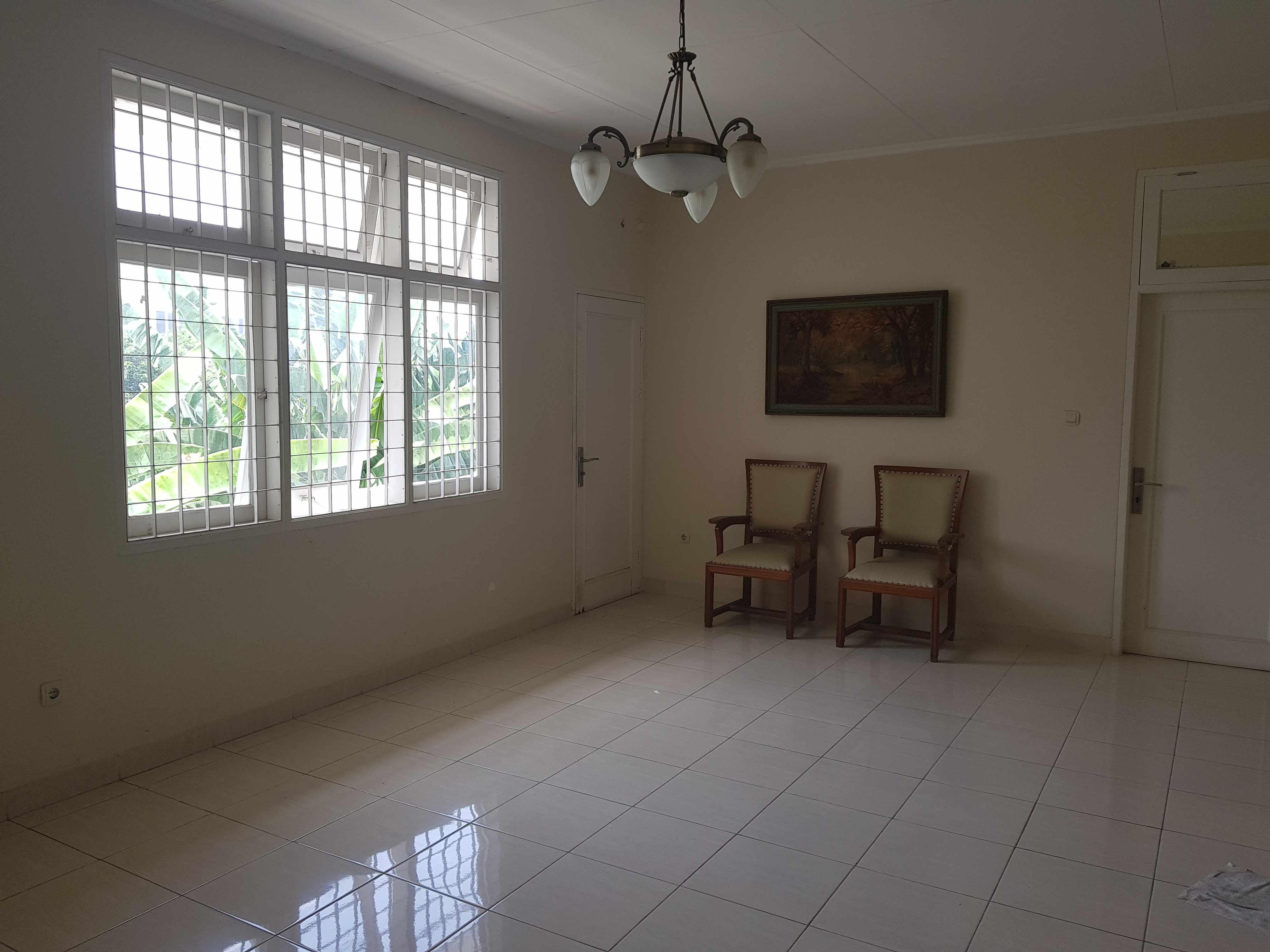 Rumah Cocok Kantor atau Rumah Tinggal di Lebak Bulus. Dekat MRT. Lokasi Strategis