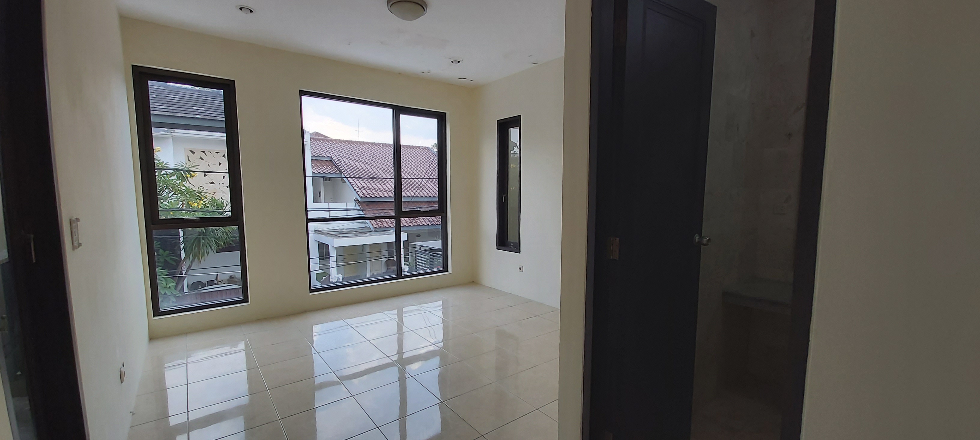 Rumah 2 Lantai Siap Huni Dekat Pondok Indah Mal