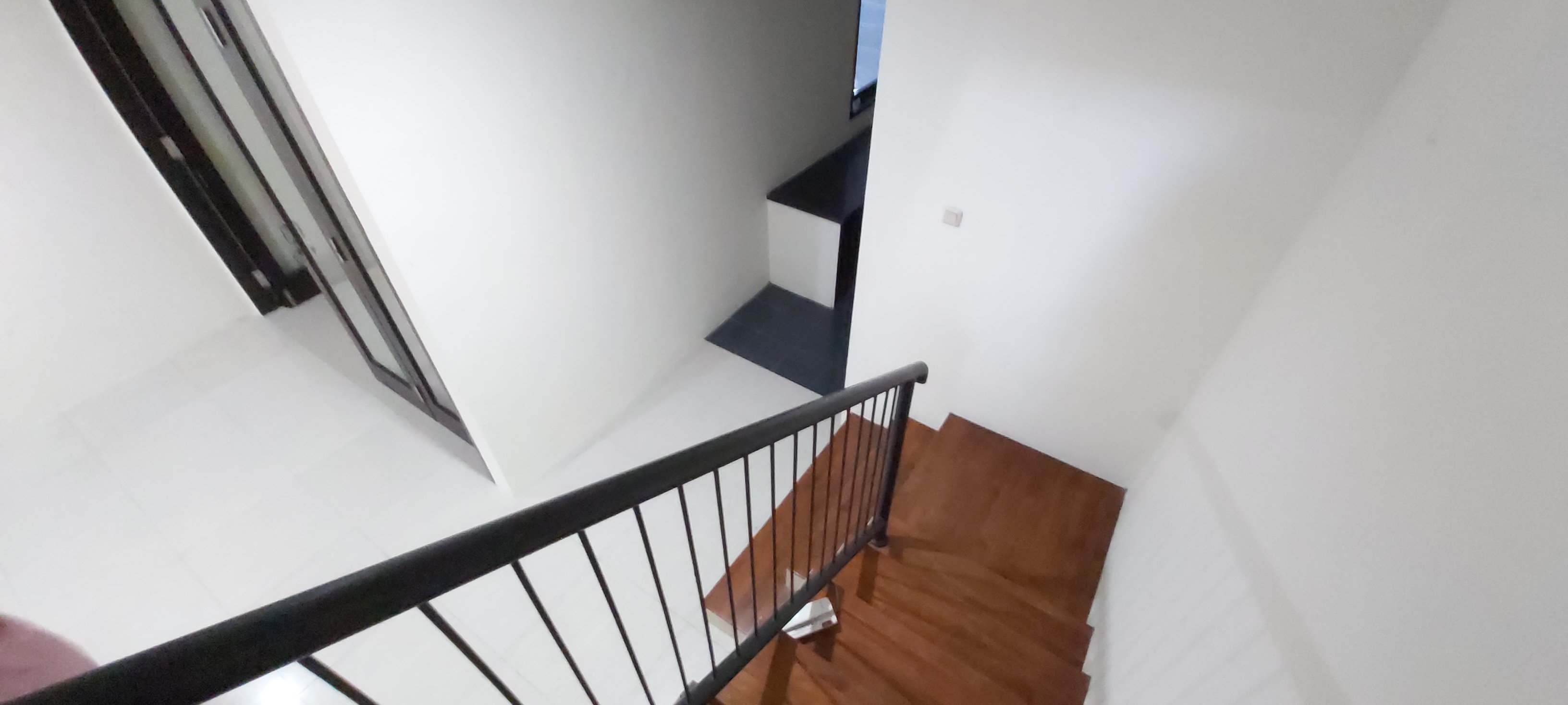 Rumah 2 Lantai Siap Huni Dekat Pondok Indah Mal