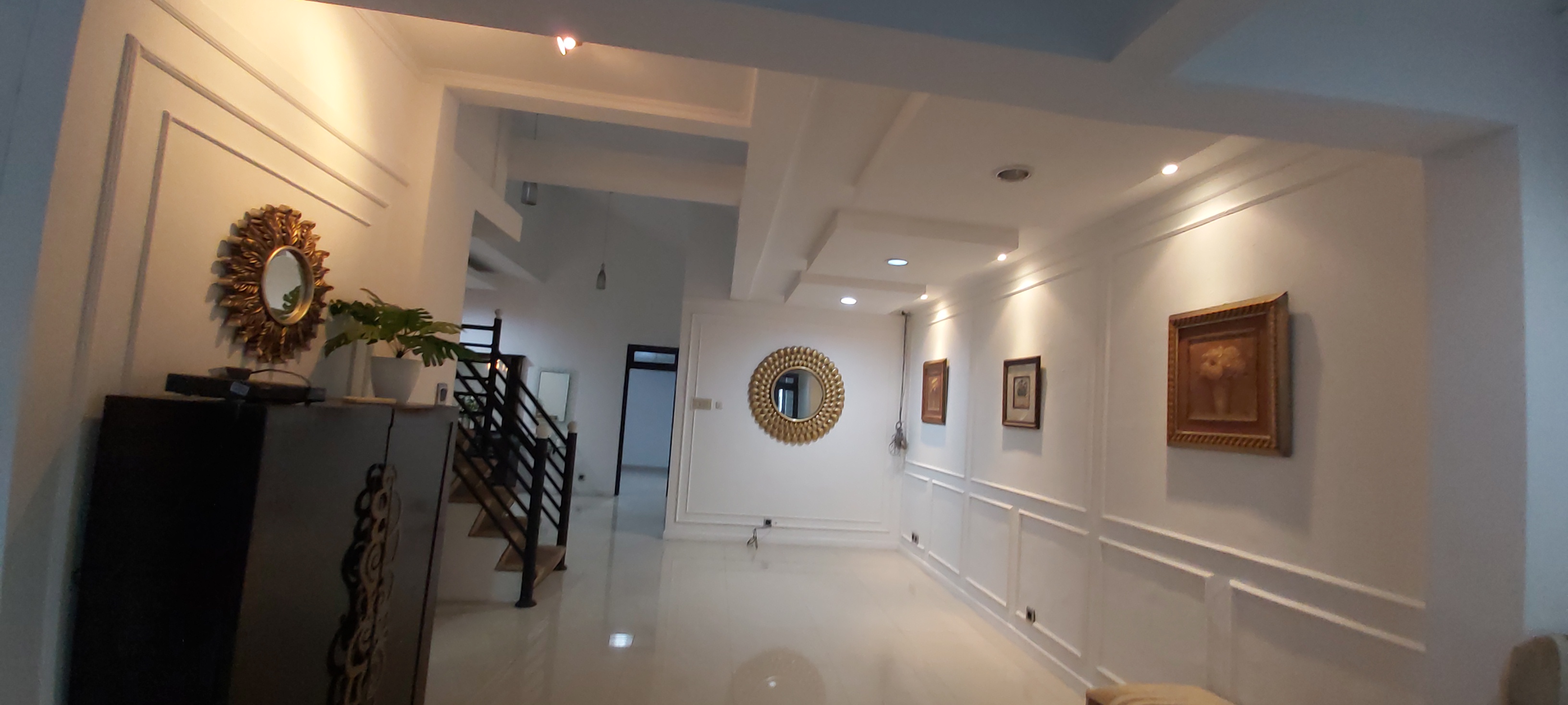 Rumah di Pondok Indah-2 Lantai, Dekat Pondok Indah Mal, Siap Huni