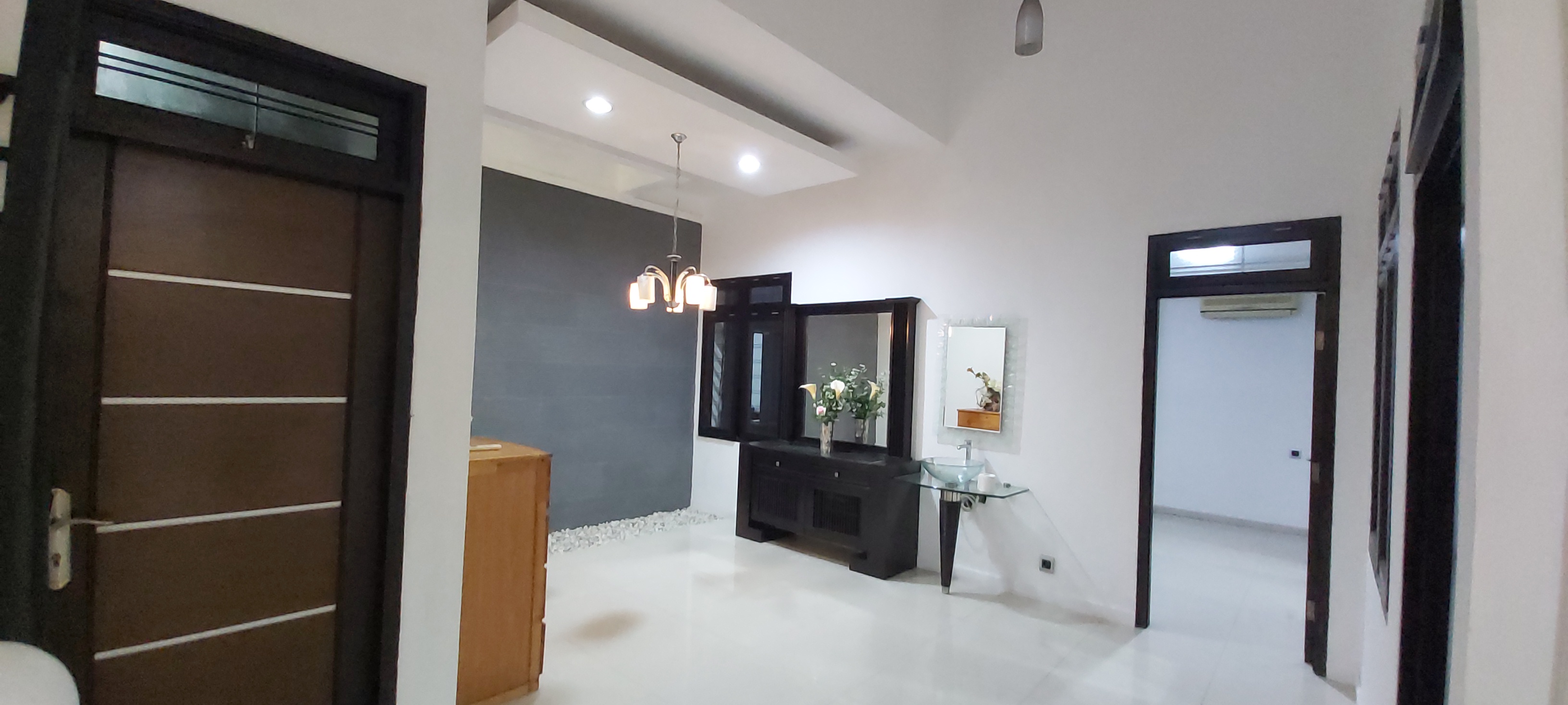 Rumah di Pondok Indah-2 Lantai, Dekat Pondok Indah Mal, Siap Huni