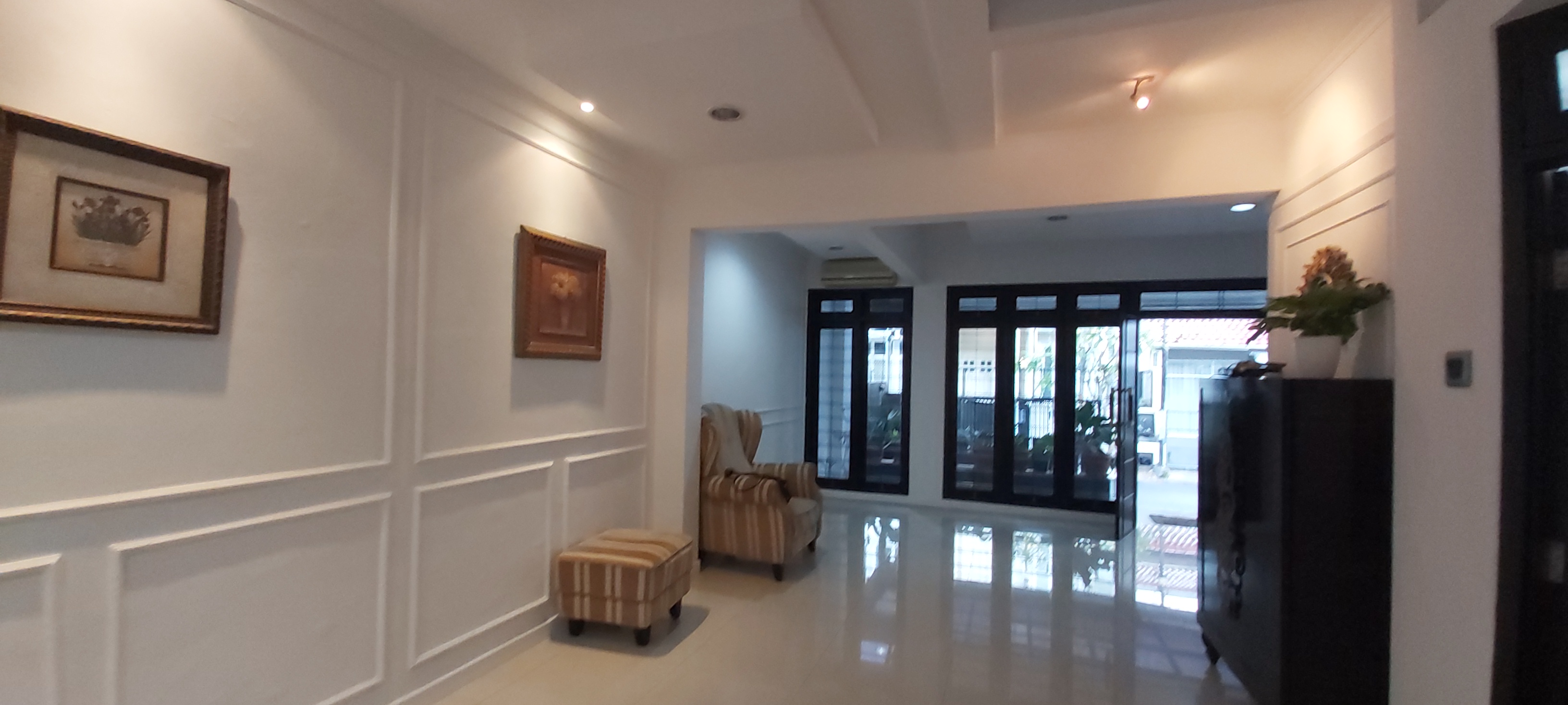 Rumah di Pondok Indah-2 Lantai, Dekat Pondok Indah Mal, Siap Huni