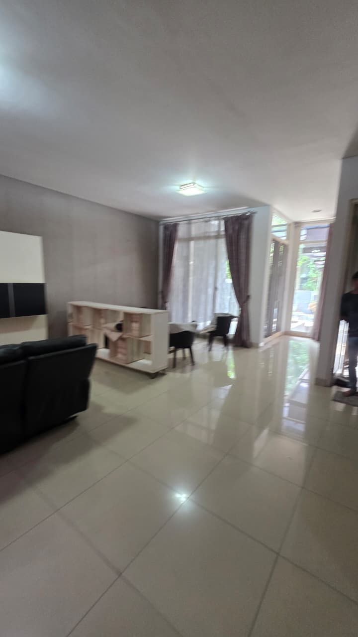 Rumah Dalam Townhouse Area Deplu, Dekat Pondok Indah dan Bintaro, Akses Mudah ke Tol Jorr