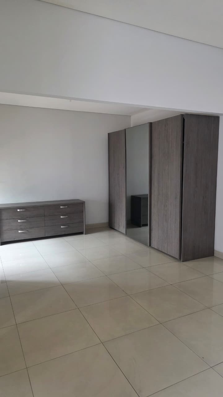 Rumah Dalam Townhouse Area Deplu, Dekat Pondok Indah dan Bintaro, Akses Mudah ke Tol Jorr
