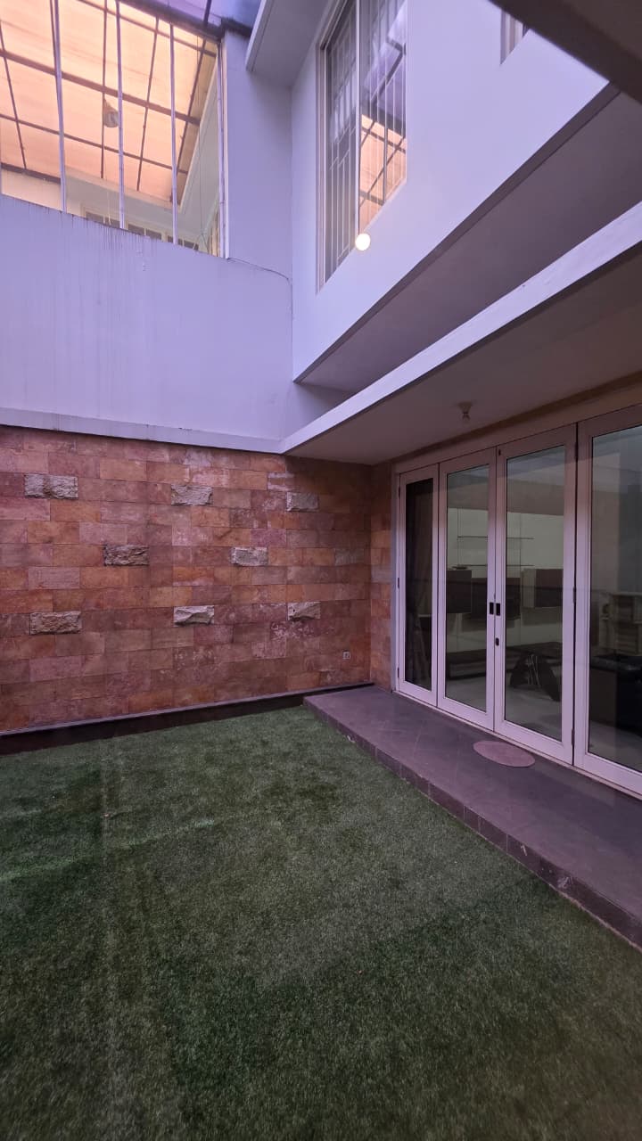 Rumah Dalam Townhouse Area Deplu, Dekat Pondok Indah dan Bintaro, Akses Mudah ke Tol Jorr