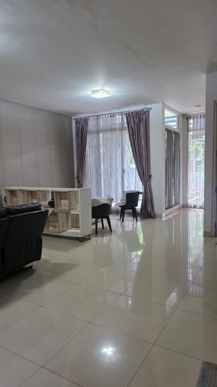 Rumah Dalam Townhouse Area Deplu, Dekat Pondok Indah dan Bintaro, Akses Mudah ke Tol Jorr