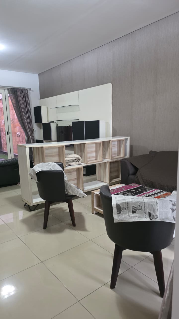 Rumah Dalam Townhouse Area Deplu, Dekat Pondok Indah dan Bintaro, Akses Mudah ke Tol Jorr