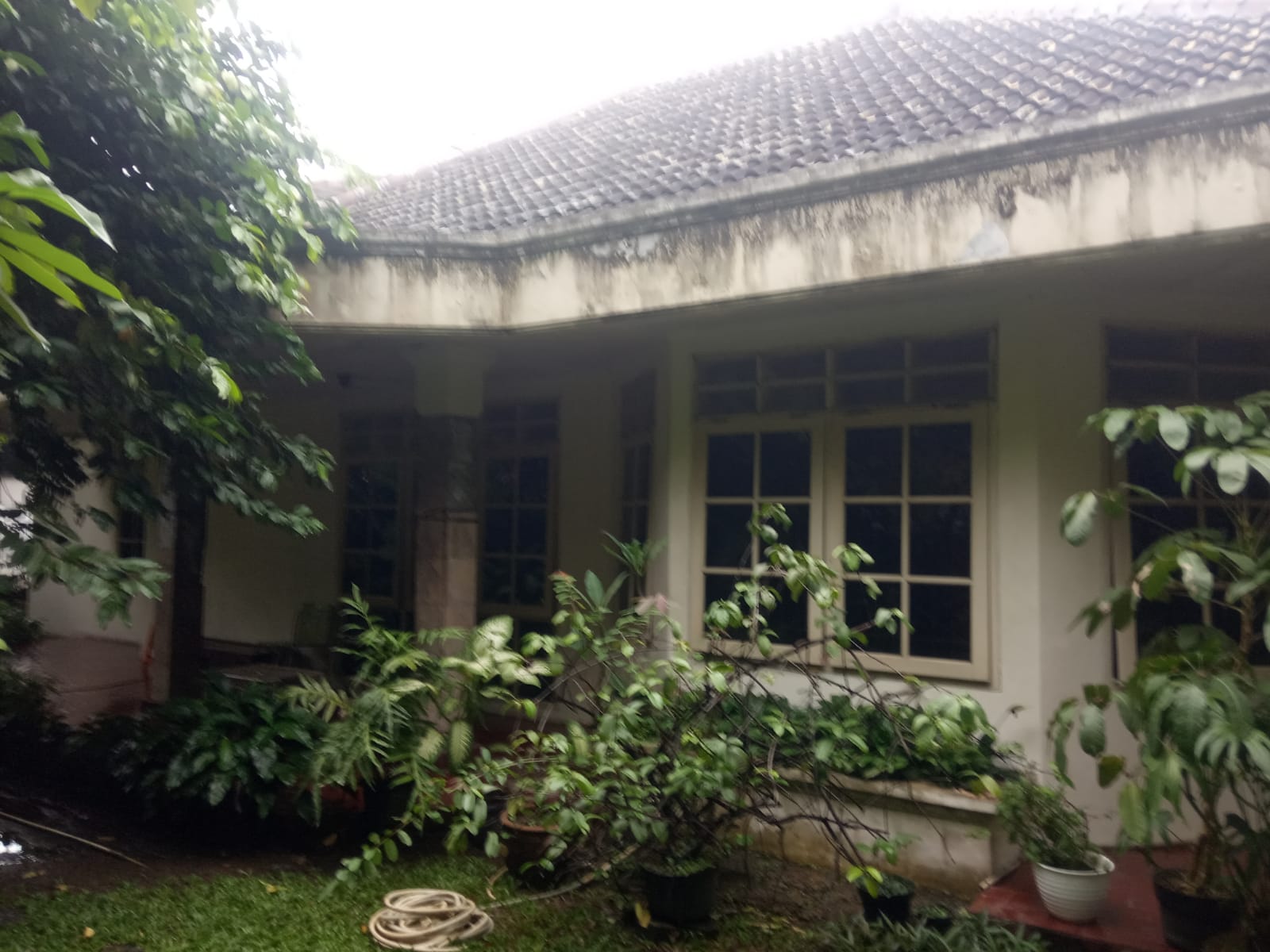 Rumah Lama 2 Lantai di Menteng, Zona Bisnis, Hoek