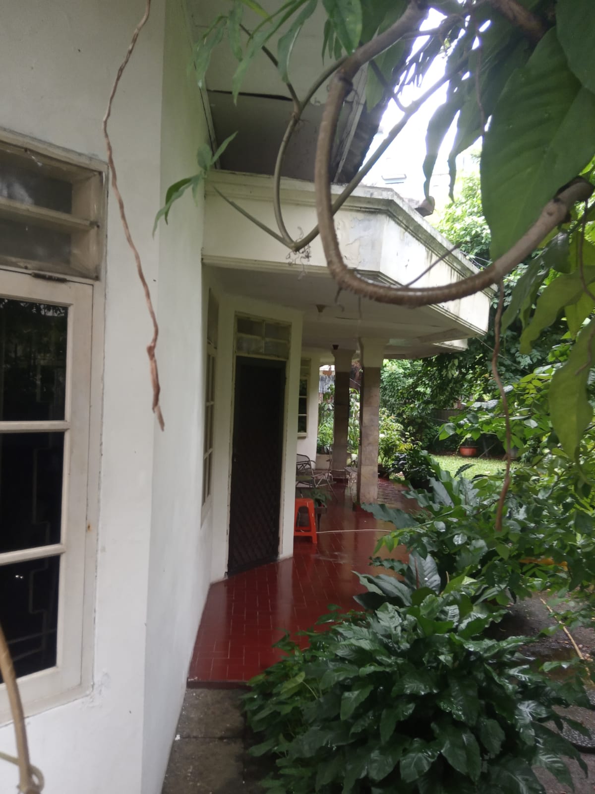 Rumah Lama 2 Lantai di Menteng, Zona Bisnis, Hoek