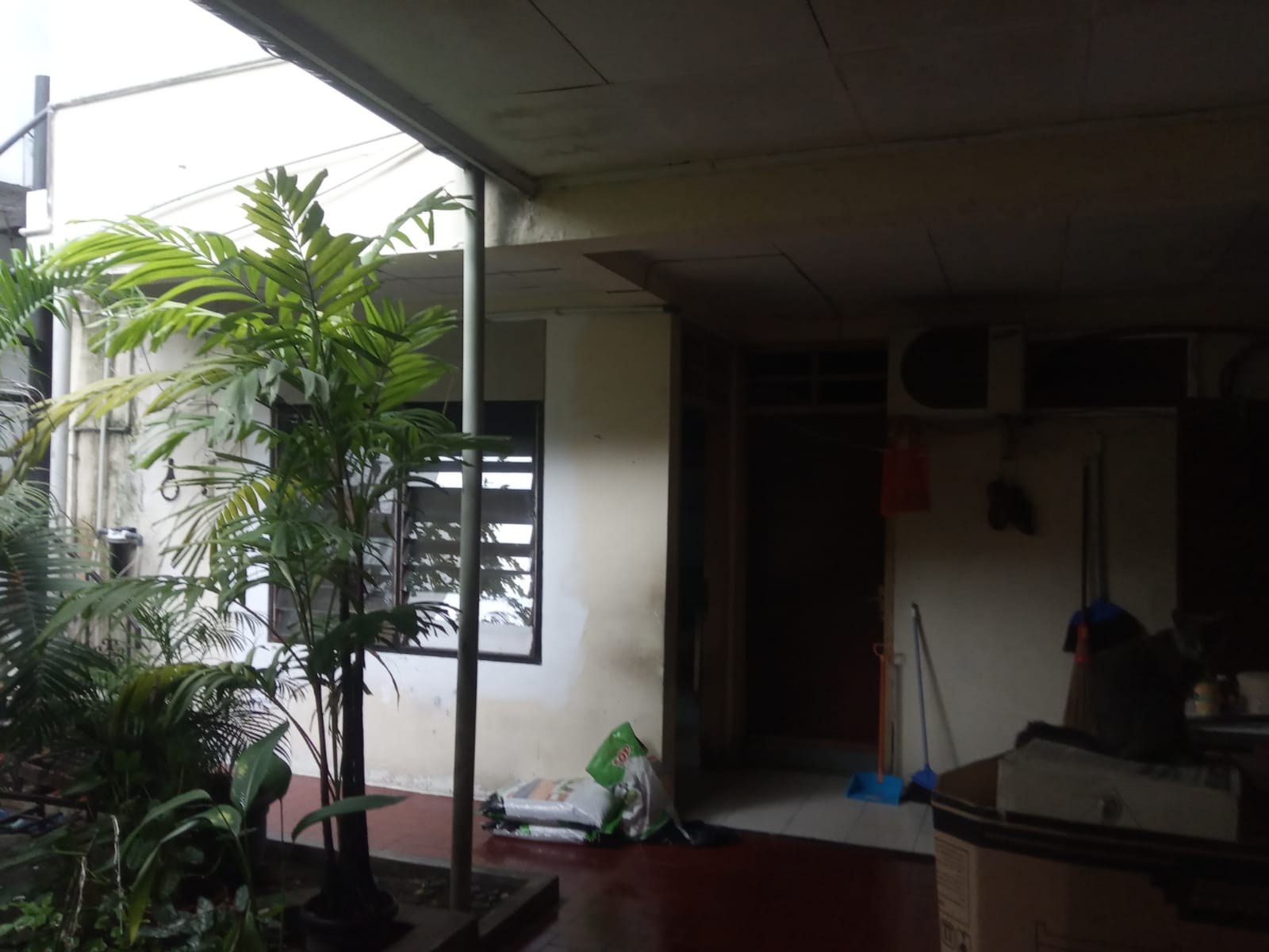 Rumah Lama 2 Lantai di Menteng, Zona Bisnis, Hoek