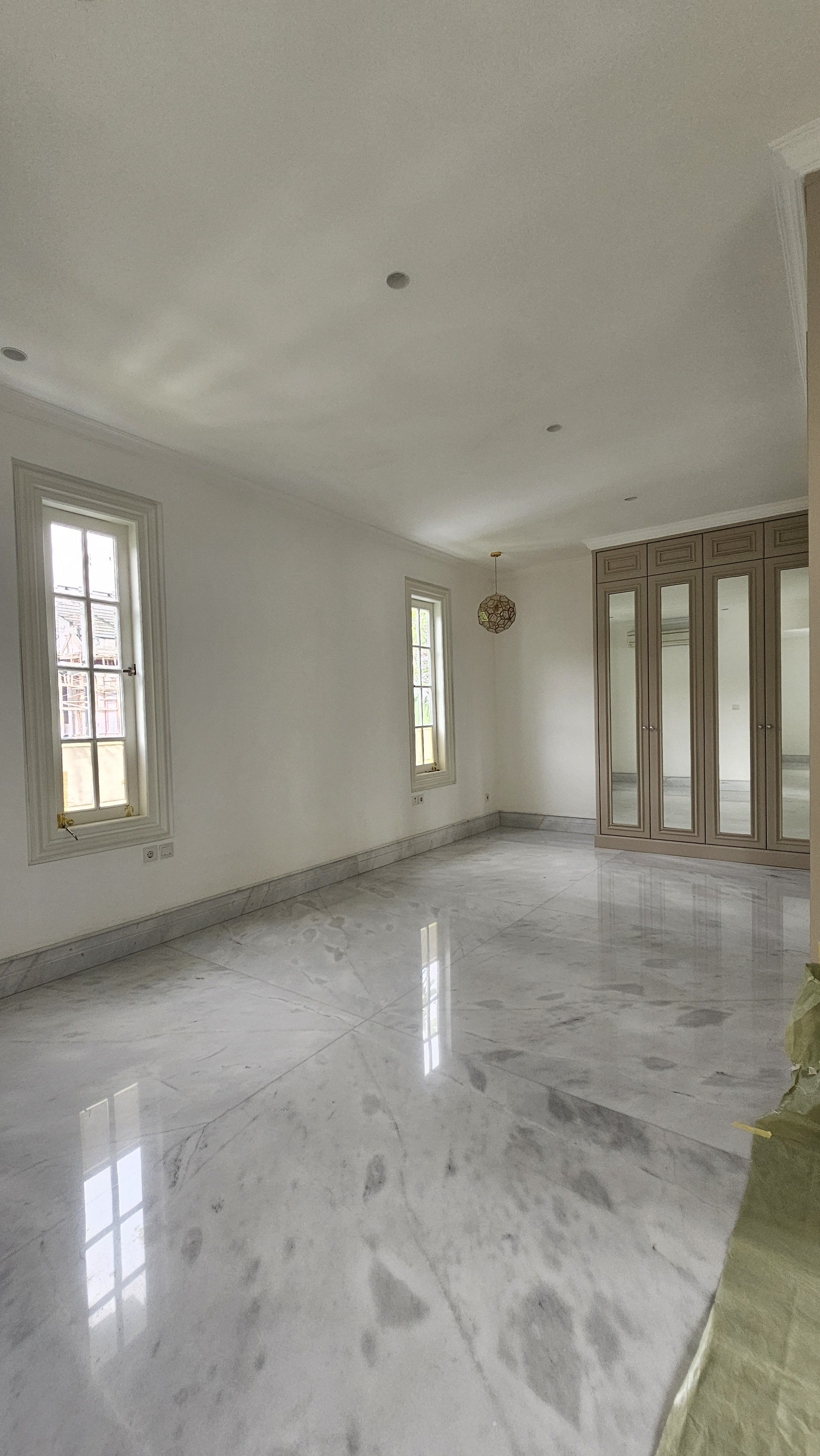 Rumah Mewah 2 Lantai di Menteng, Siap Huni, Ada Pool