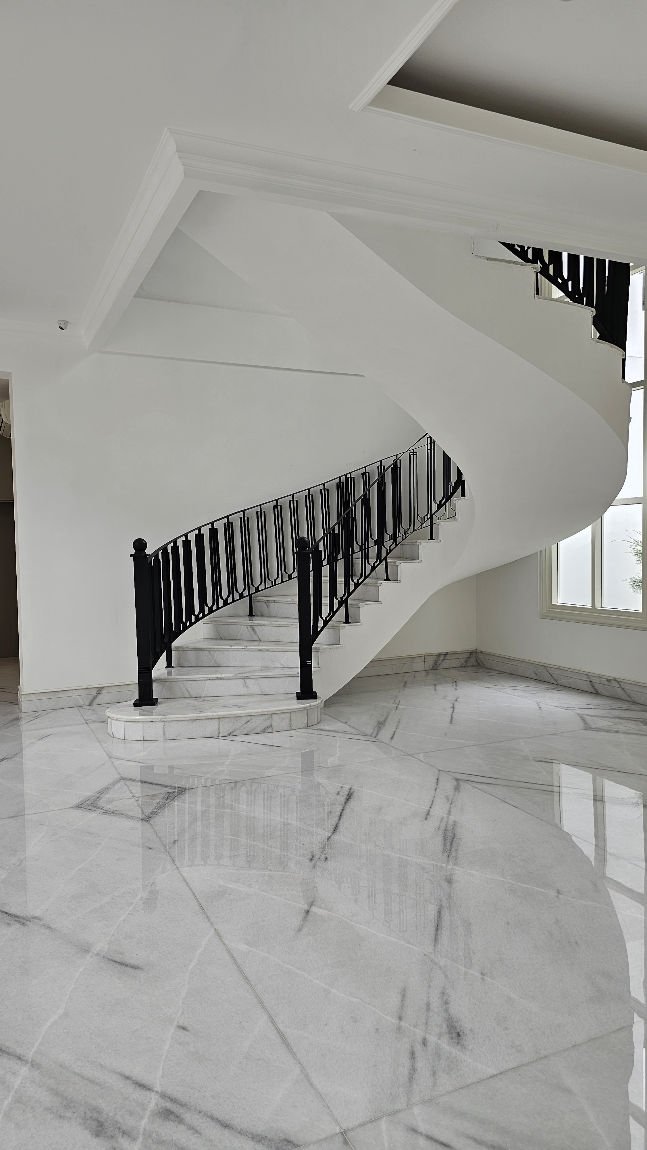 Rumah Mewah 2 Lantai di Menteng, Siap Huni, Ada Pool