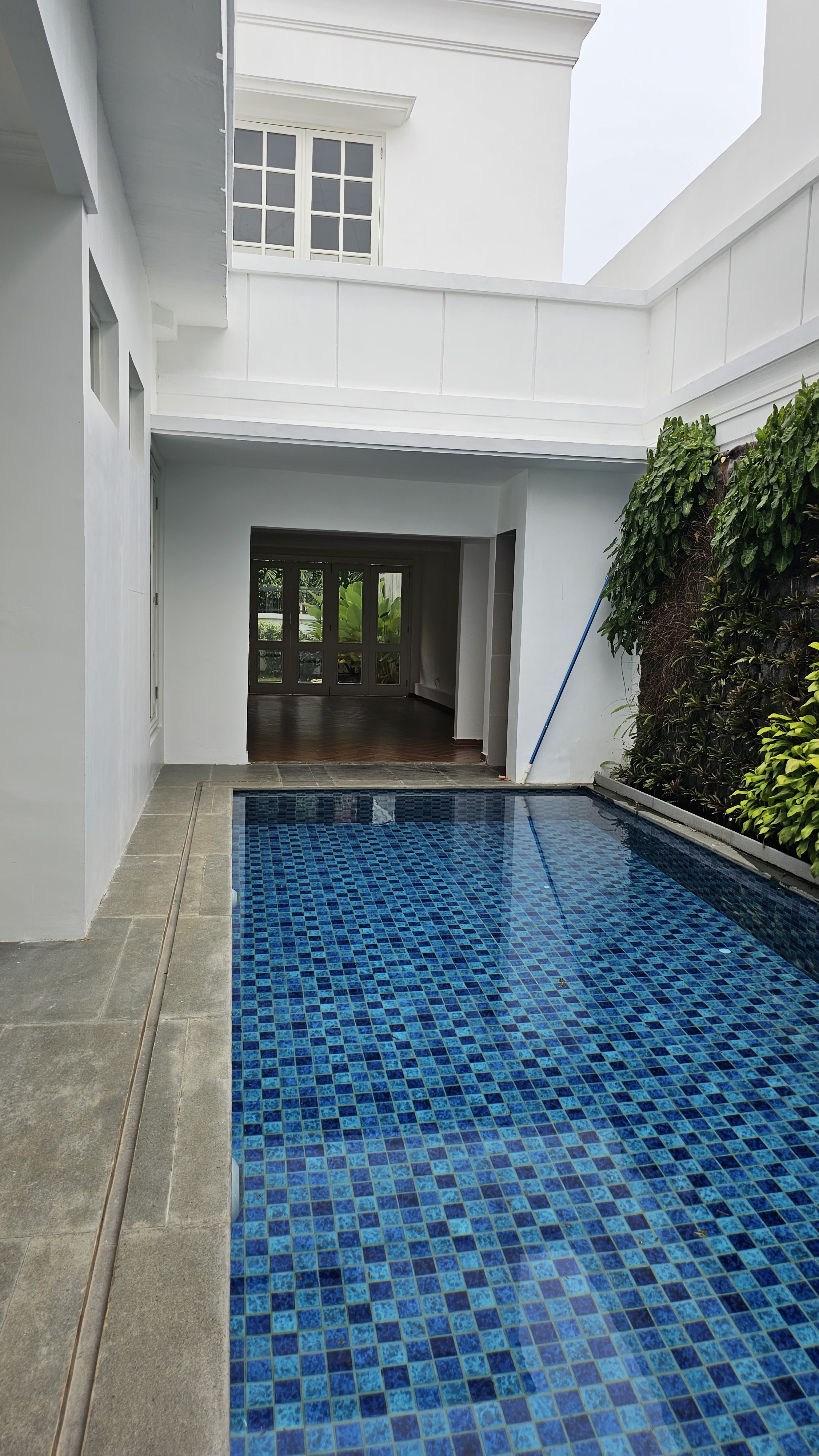 Rumah Mewah 2 Lantai di Menteng, Siap Huni, Ada Pool