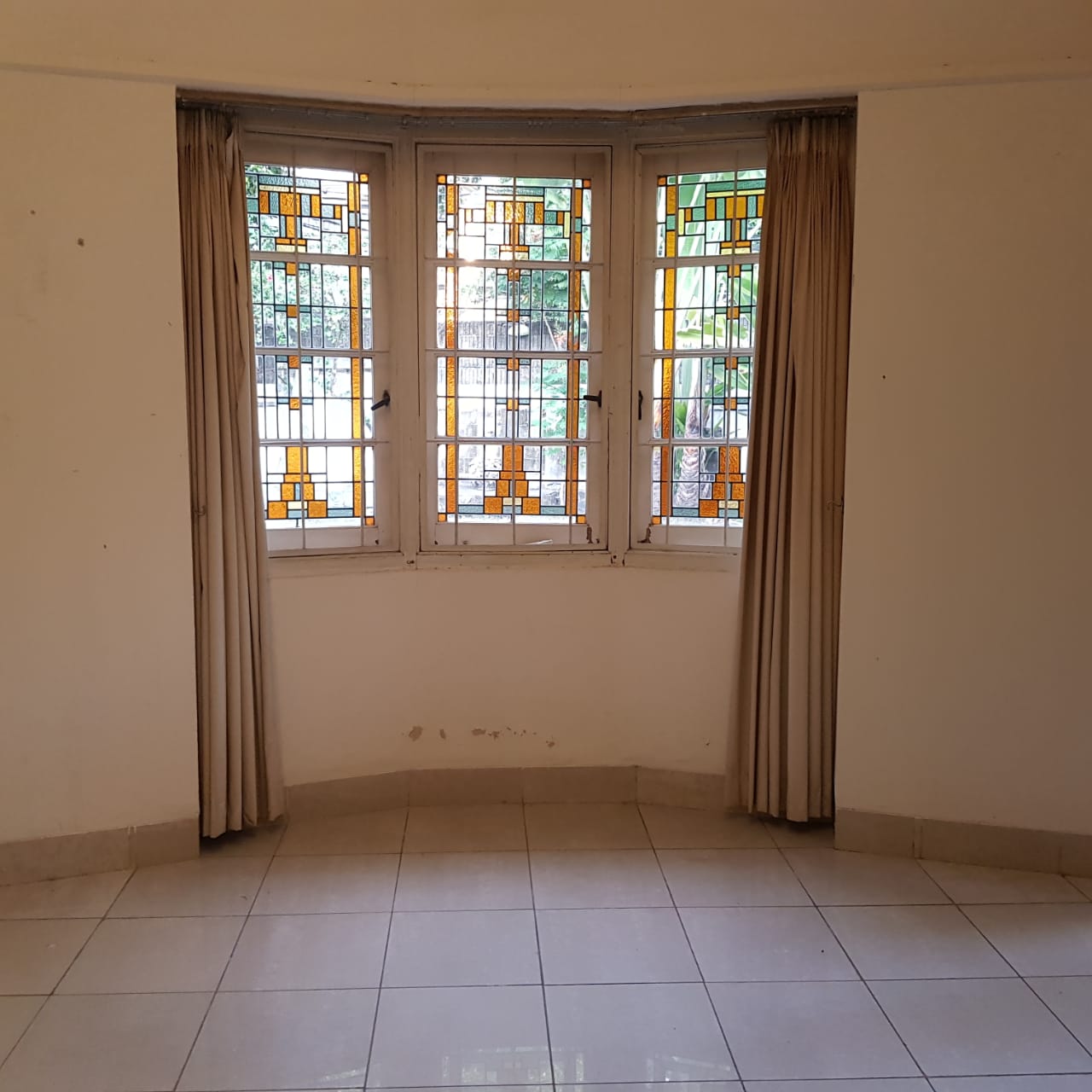 Rumah Area Menteng. Langka. Jarang Ada. Lokasi Strategis
