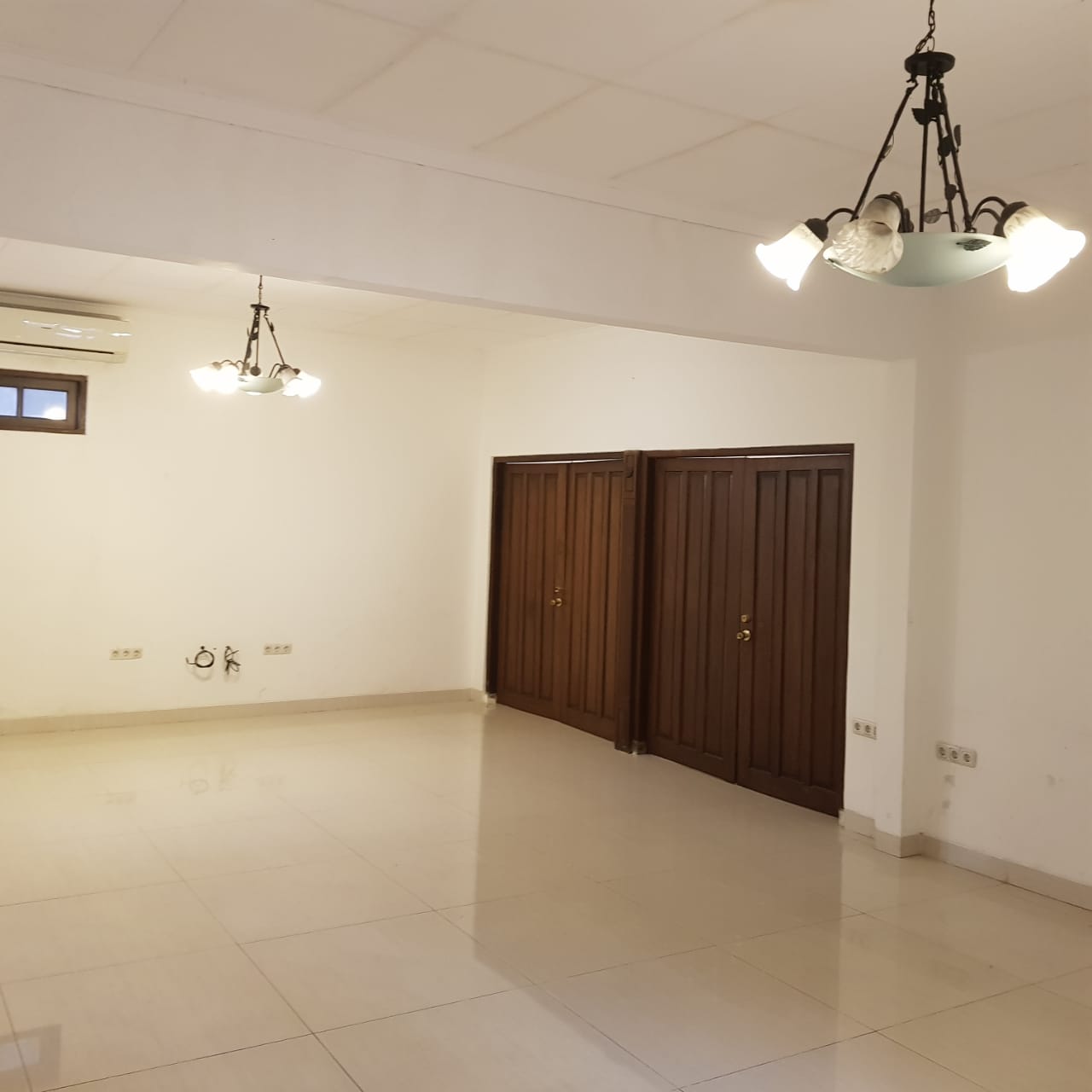 Rumah Area Menteng. Langka. Jarang Ada. Lokasi Strategis