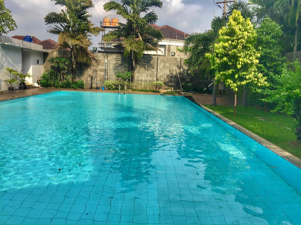 Rumah Dalam Cluster Jalan Deplu Raya,Tenang Dan Asri, Semi Furnish, Ada Club House Dan Pool 