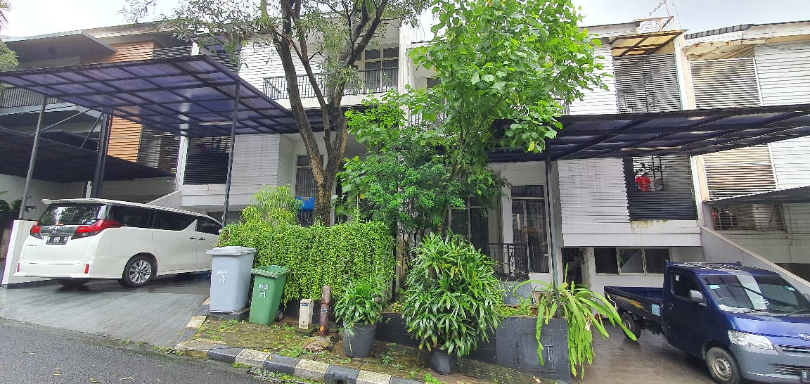 Rumah Dalam Cluster Jalan Deplu Raya,Tenang Dan Asri, Semi Furnish, Ada Club House Dan Pool 