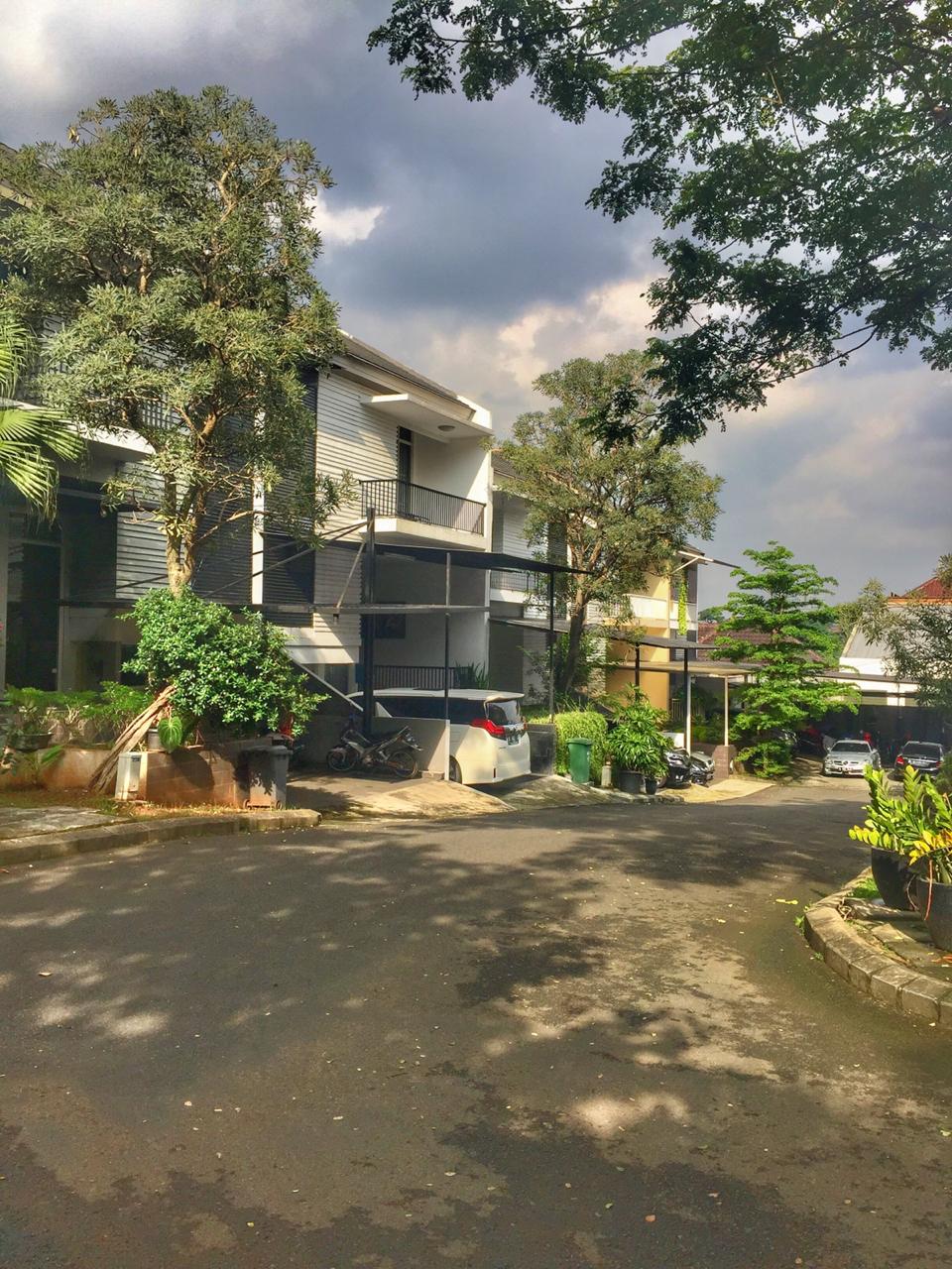 Rumah Dalam Cluster Jalan Deplu Raya,Tenang Dan Asri, Semi Furnish, Ada Club House Dan Pool 