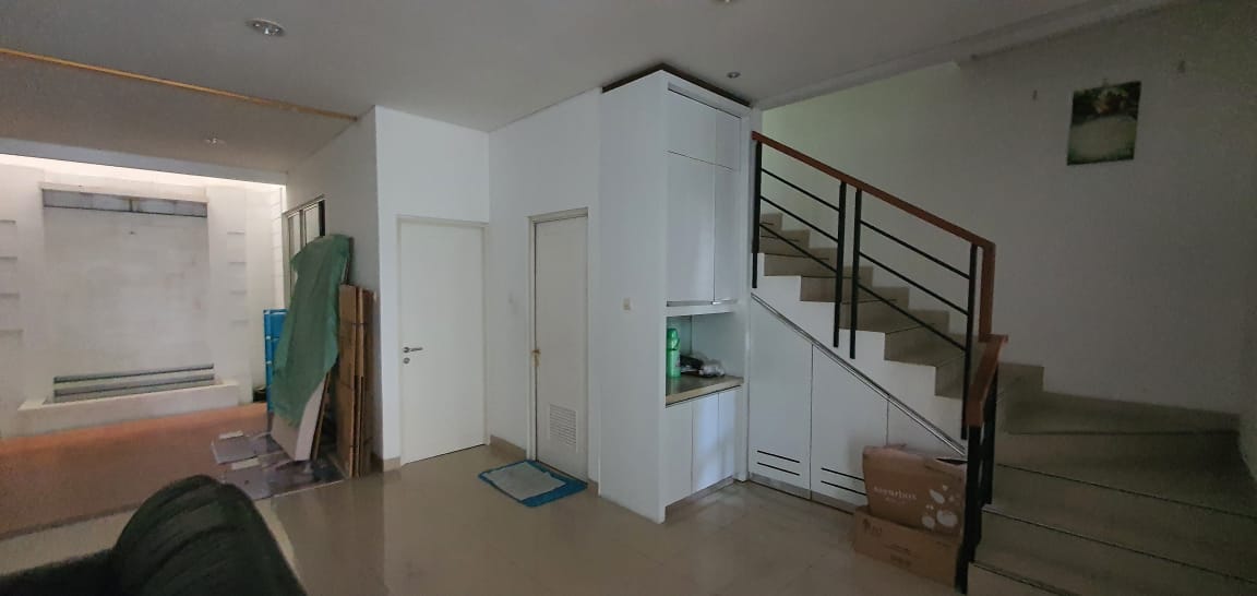 Rumah Dalam Cluster Jalan Deplu Raya,Tenang Dan Asri, Semi Furnish, Ada Club House Dan Pool 
