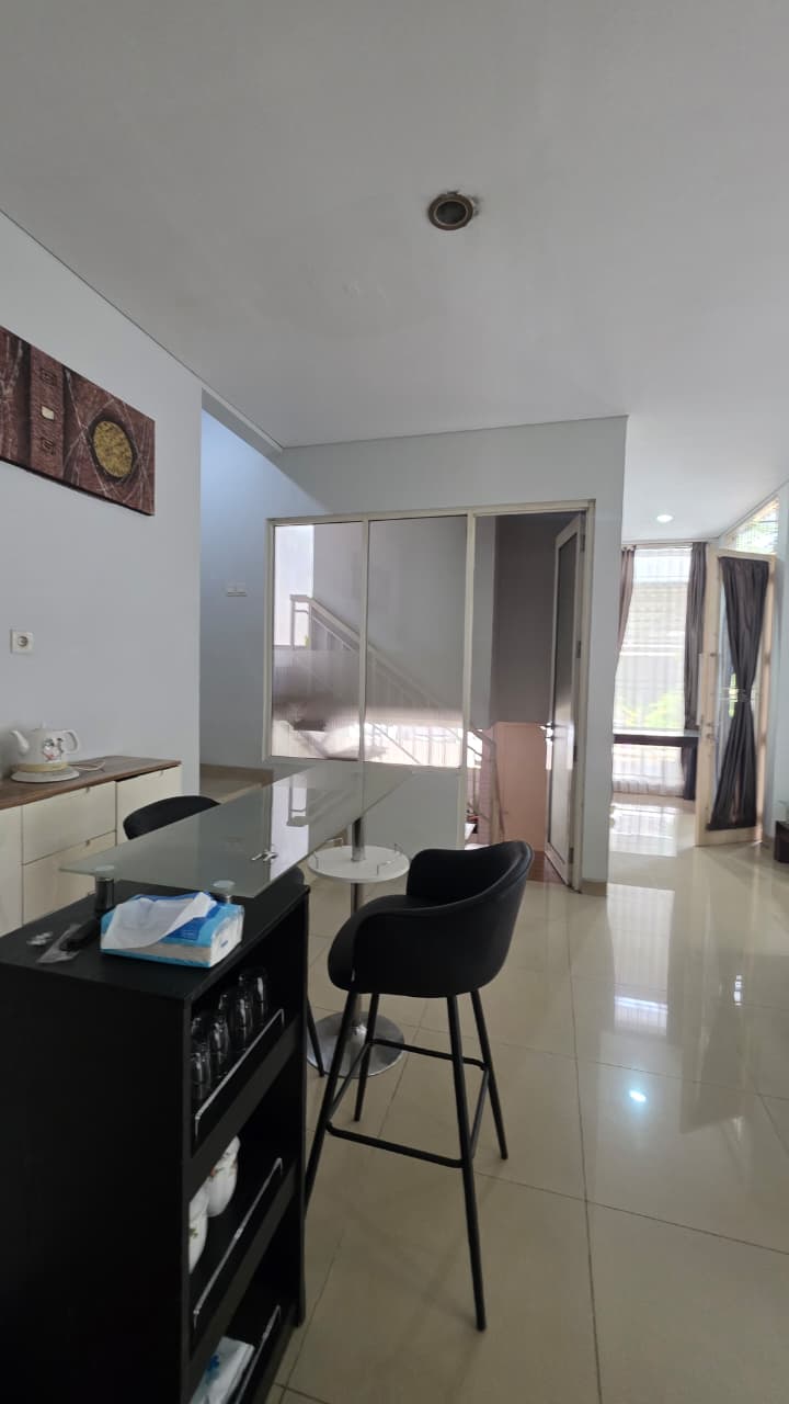 Rumah Murah 2 Lantai Dalam Komplek Exclusive, Sangat Dekat ke Pondok Indah, Ada Club House