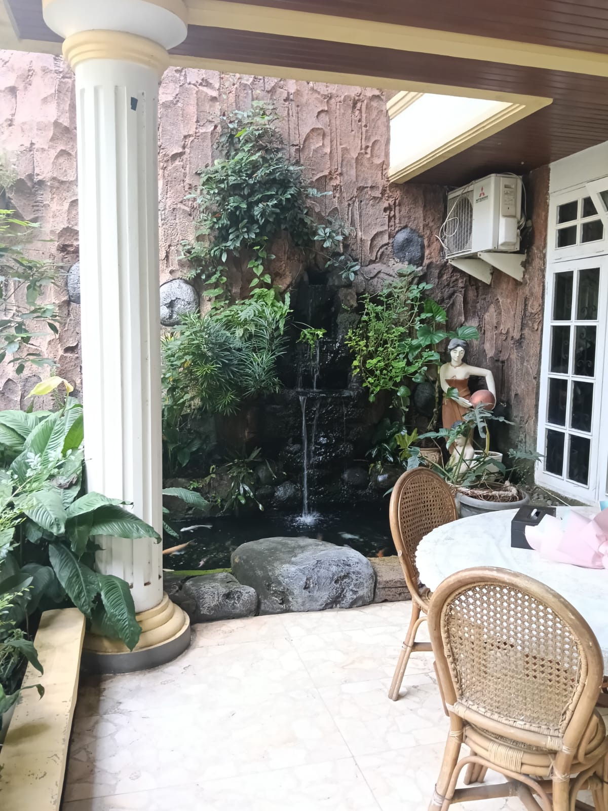 Rumah 2 Lantai Ada Pool