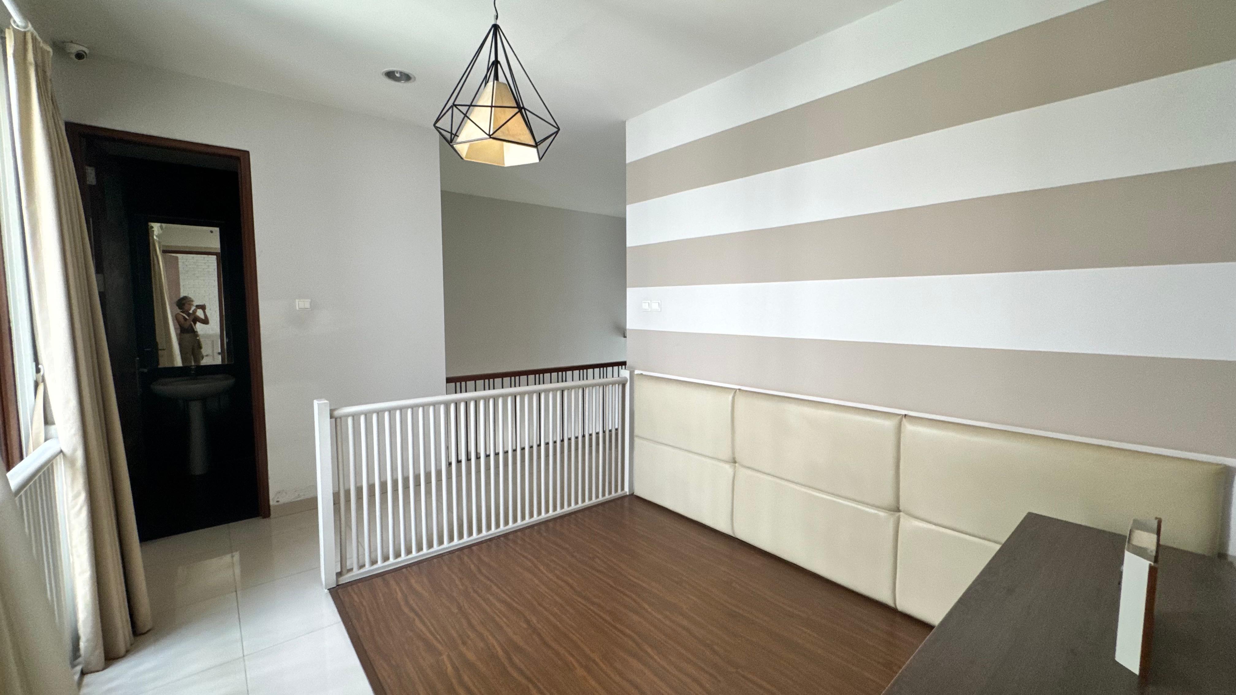 Rumah Minimalis Cantik Rapi 2 Lantai di Kemang-Dalam Komplek Townhouse