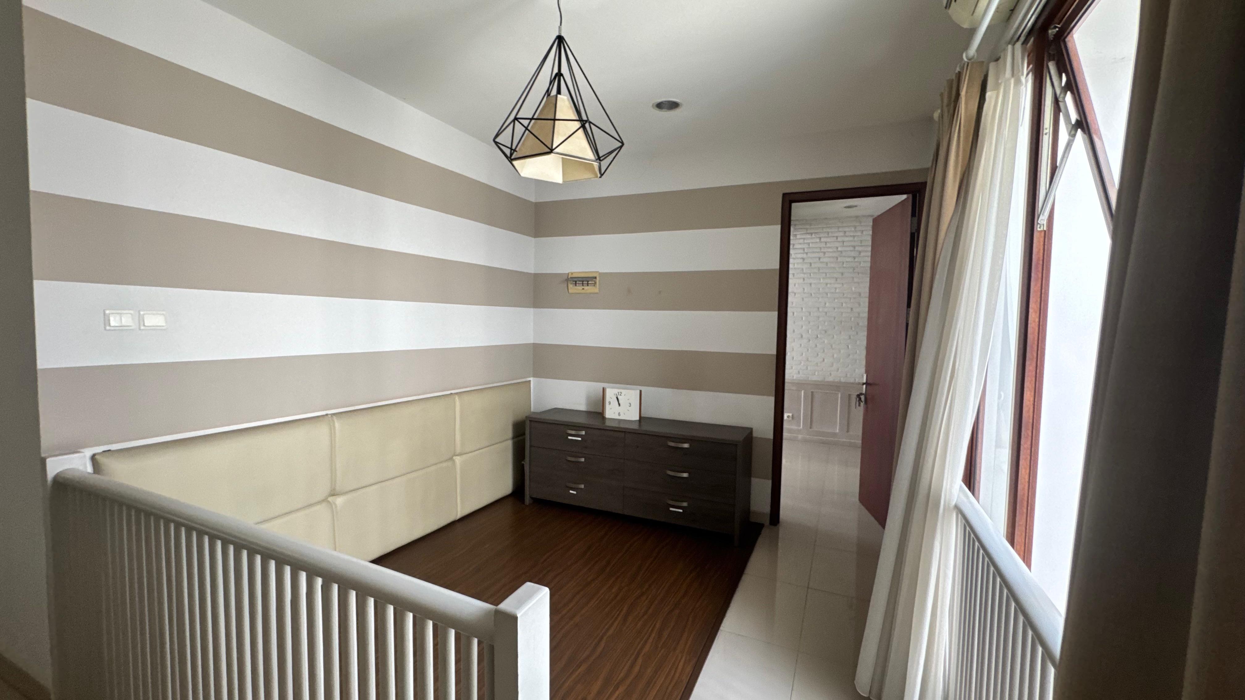 Rumah Minimalis Cantik Rapi 2 Lantai di Kemang-Dalam Komplek Townhouse