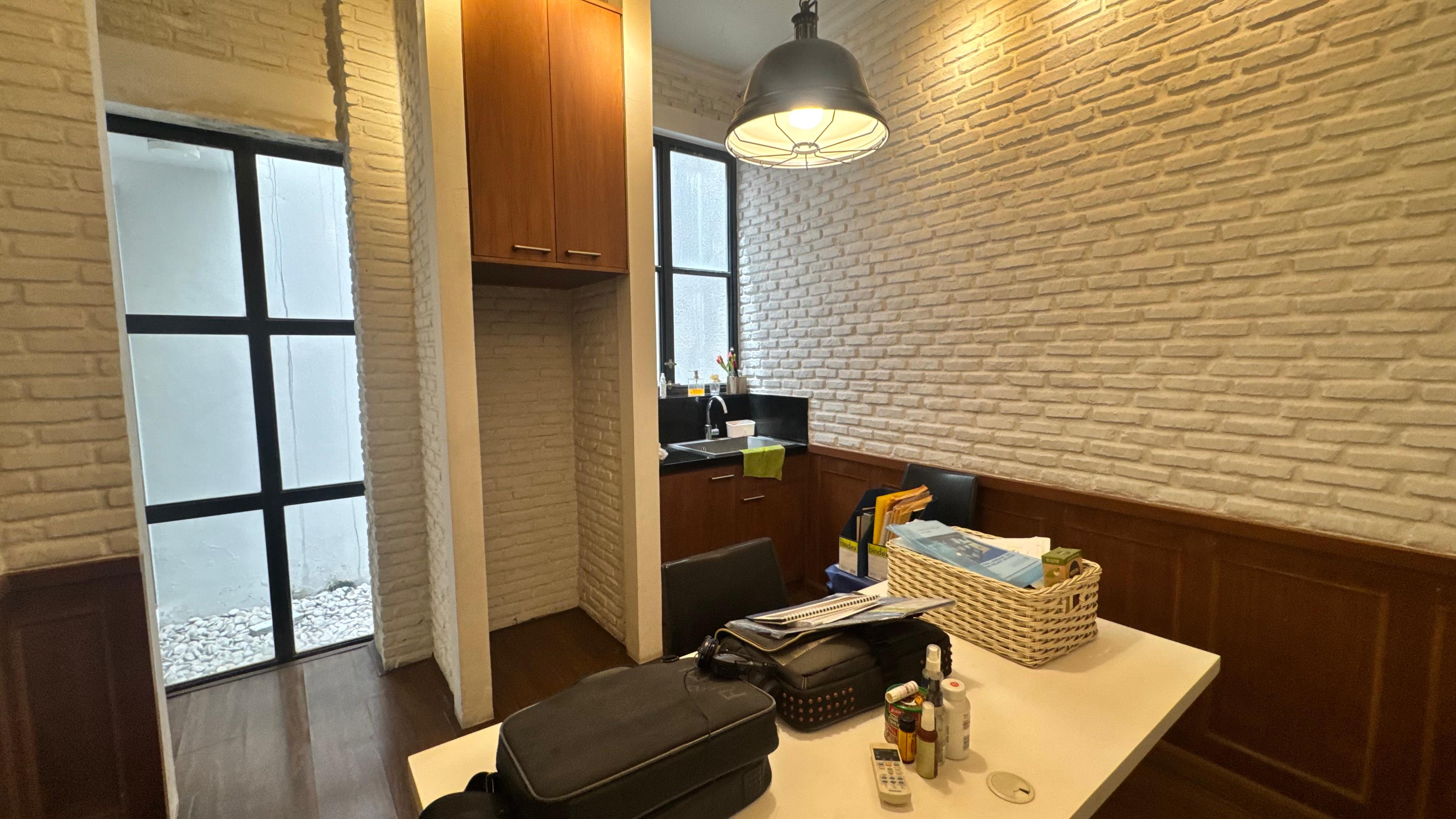Rumah Minimalis Cantik Rapi 2 Lantai di Kemang-Dalam Komplek Townhouse
