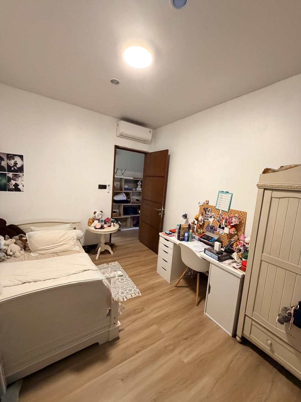 Rumah Dalam Townhouse, Ada Mezzanine, Bisa Jadi Kamar Tambahan, Ada Kolam Renang