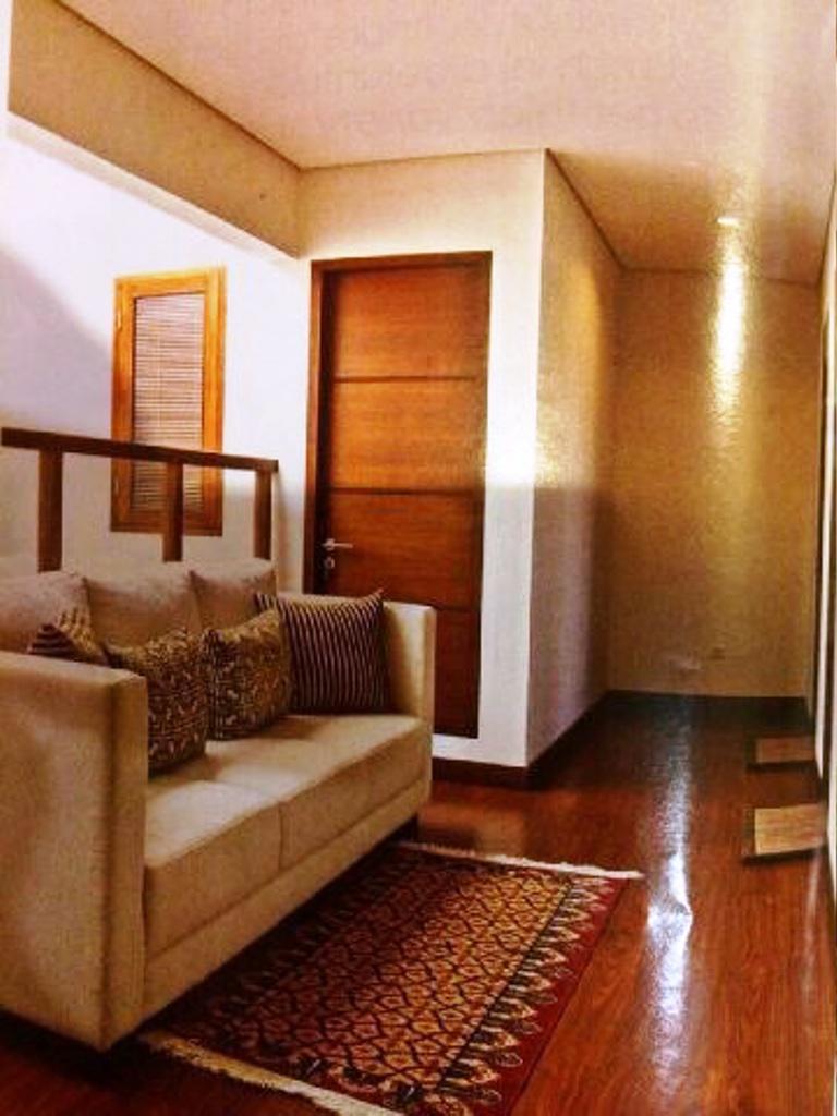 Rumah Furnished 3.5 lantai Hook Dalam Komplek Town house di Pondok Pinang-Ada Kolam Renang