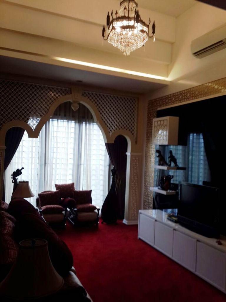 Rumah Furnished 3.5 lantai Hook Dalam Komplek Town house di Pondok Pinang-Ada Kolam Renang