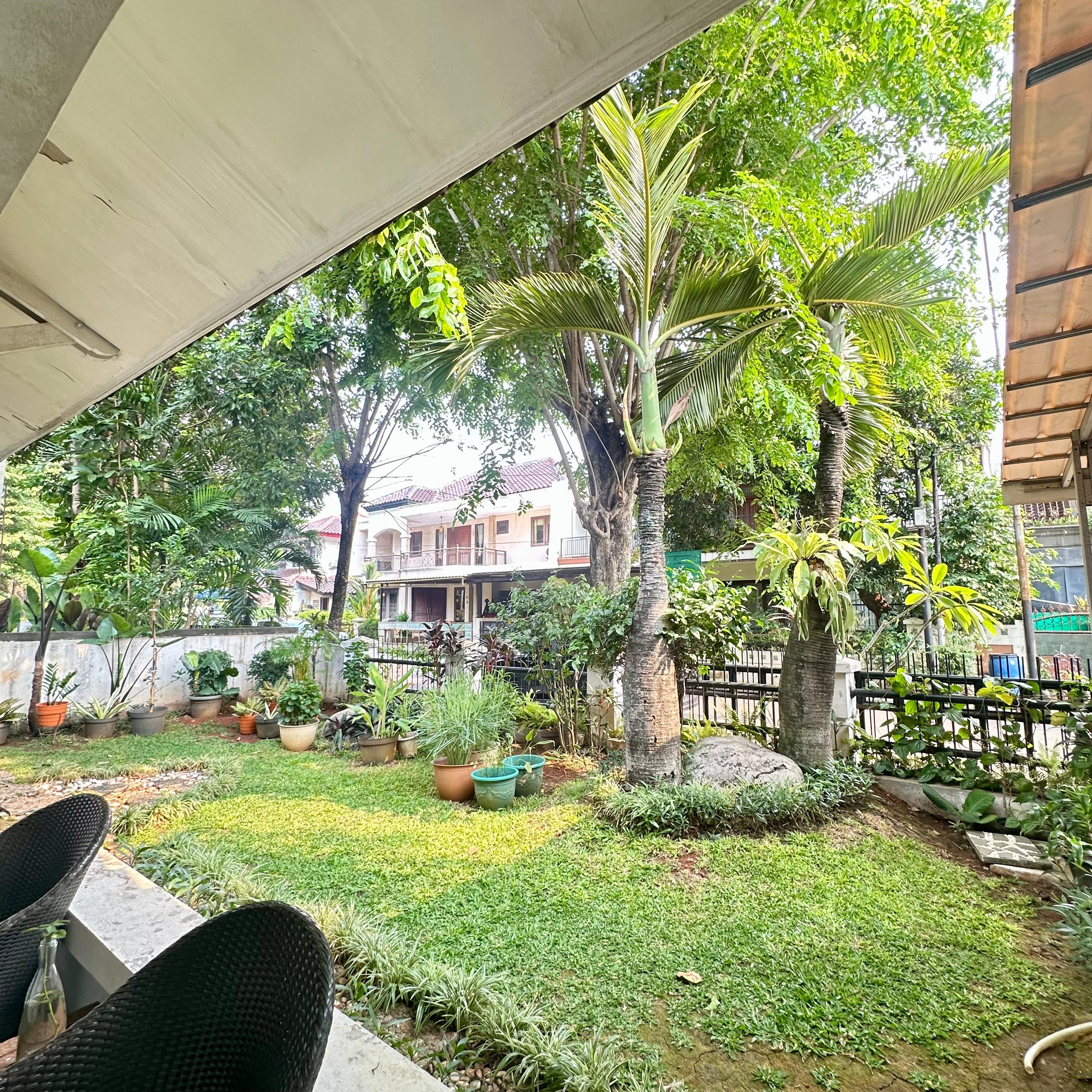 Rumah di Bintaro Sektor 9, Ada Taman Depan dan Belakang
