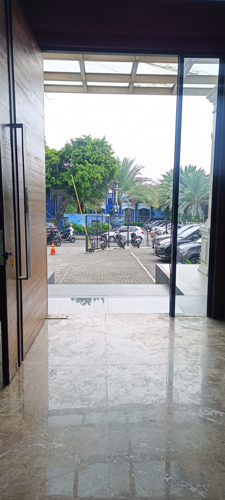 Sewa Ruang Usaha di Kemang Raya Lantai 1 Luas 476 M2