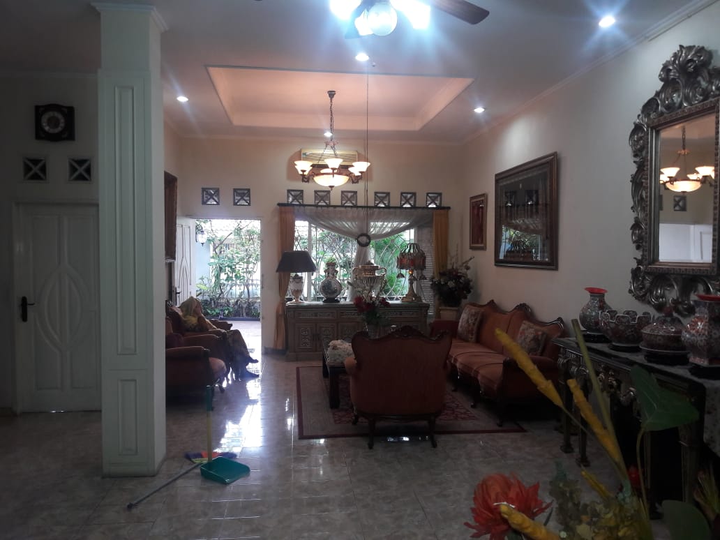 Rumah Lama 2 Lantai di Tebet Barat