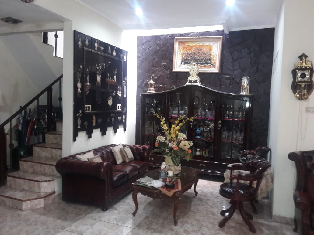 Rumah Lama 2 Lantai di Tebet Barat