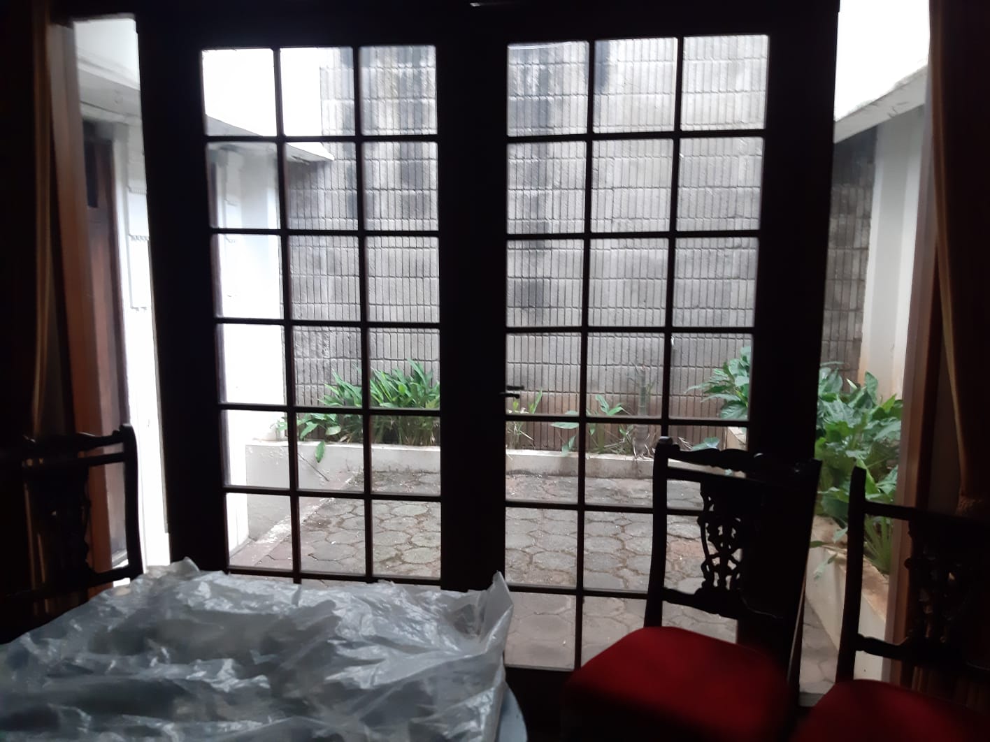 Rumah 2 Lantai di Menteng, bisa Parkir 6 Mobil