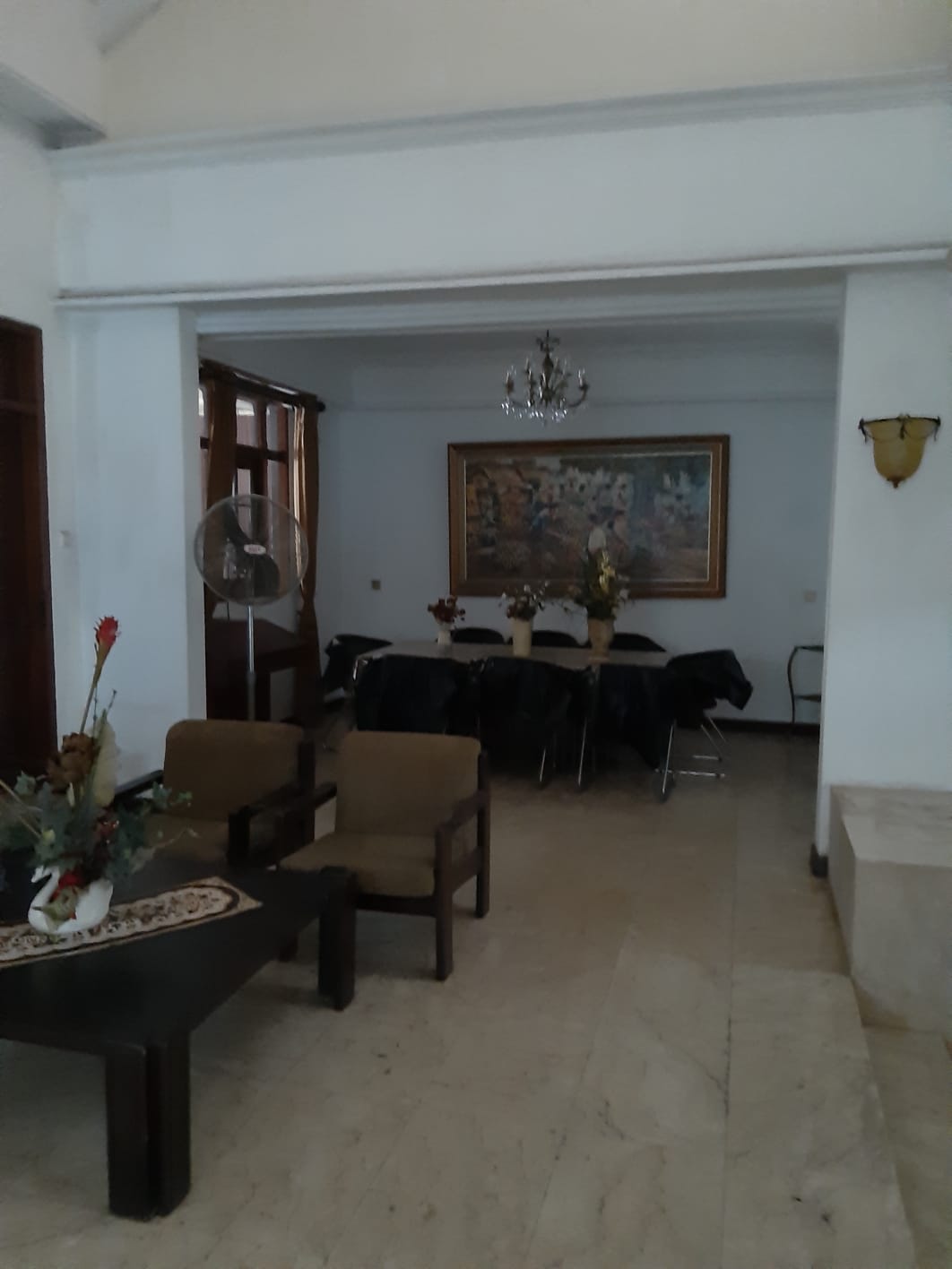Rumah 2 Lantai di Menteng, bisa Parkir 6 Mobil